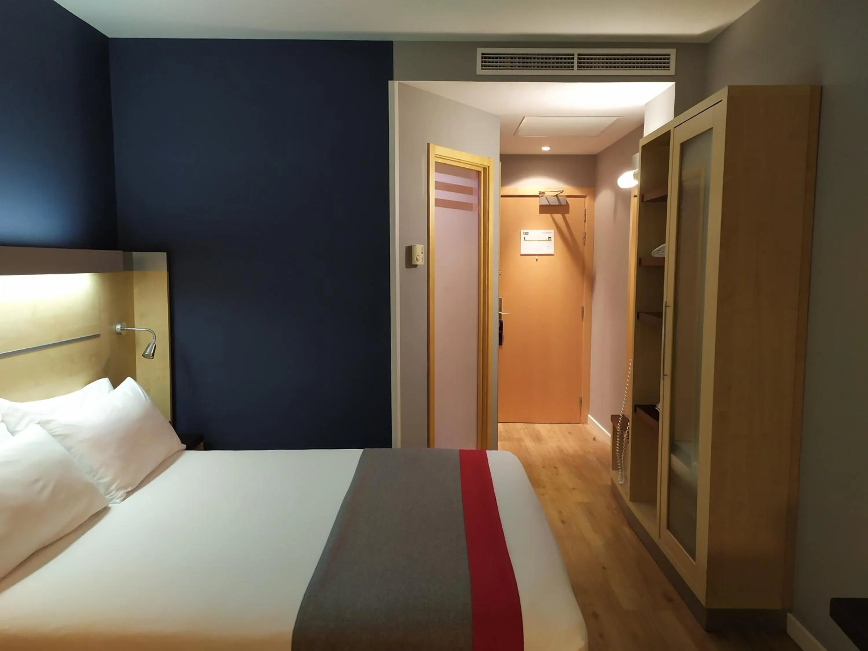 Photo of the whole room, Bed in Holiday Inn Express Madrid-Getafe by IHG