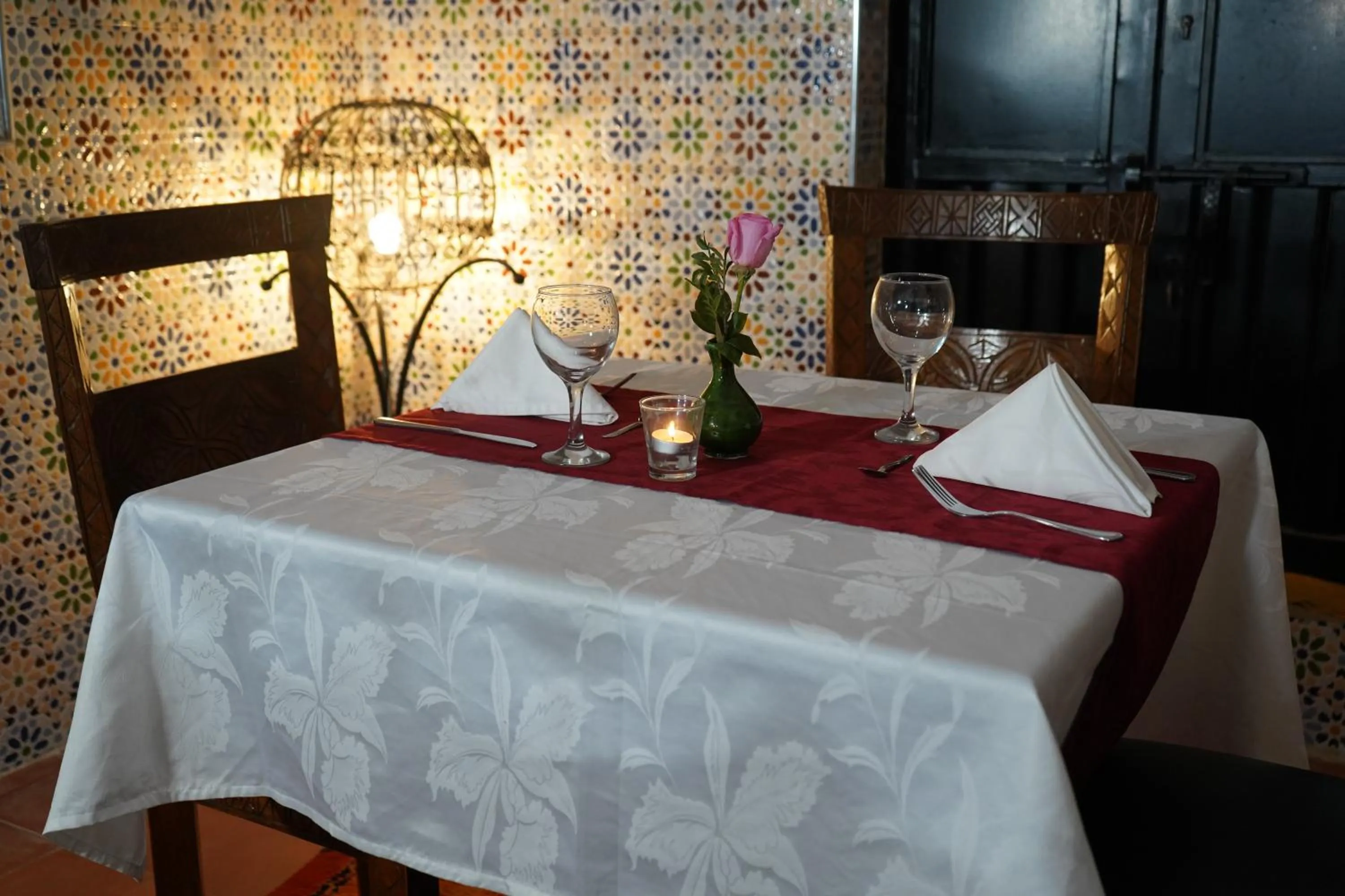 Restaurant/places to eat, Bed in Riad Mounir