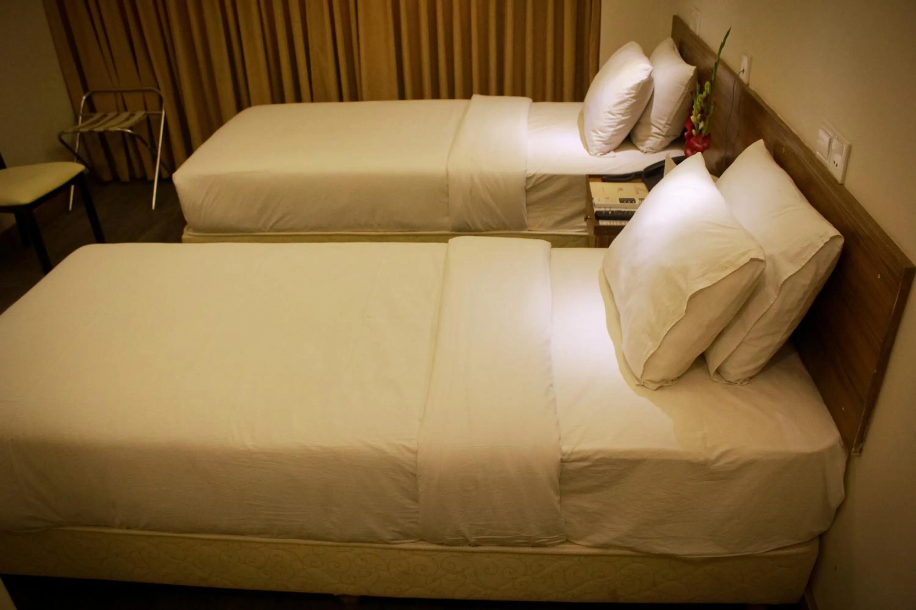 Shower, Bed in Hotel Ornate