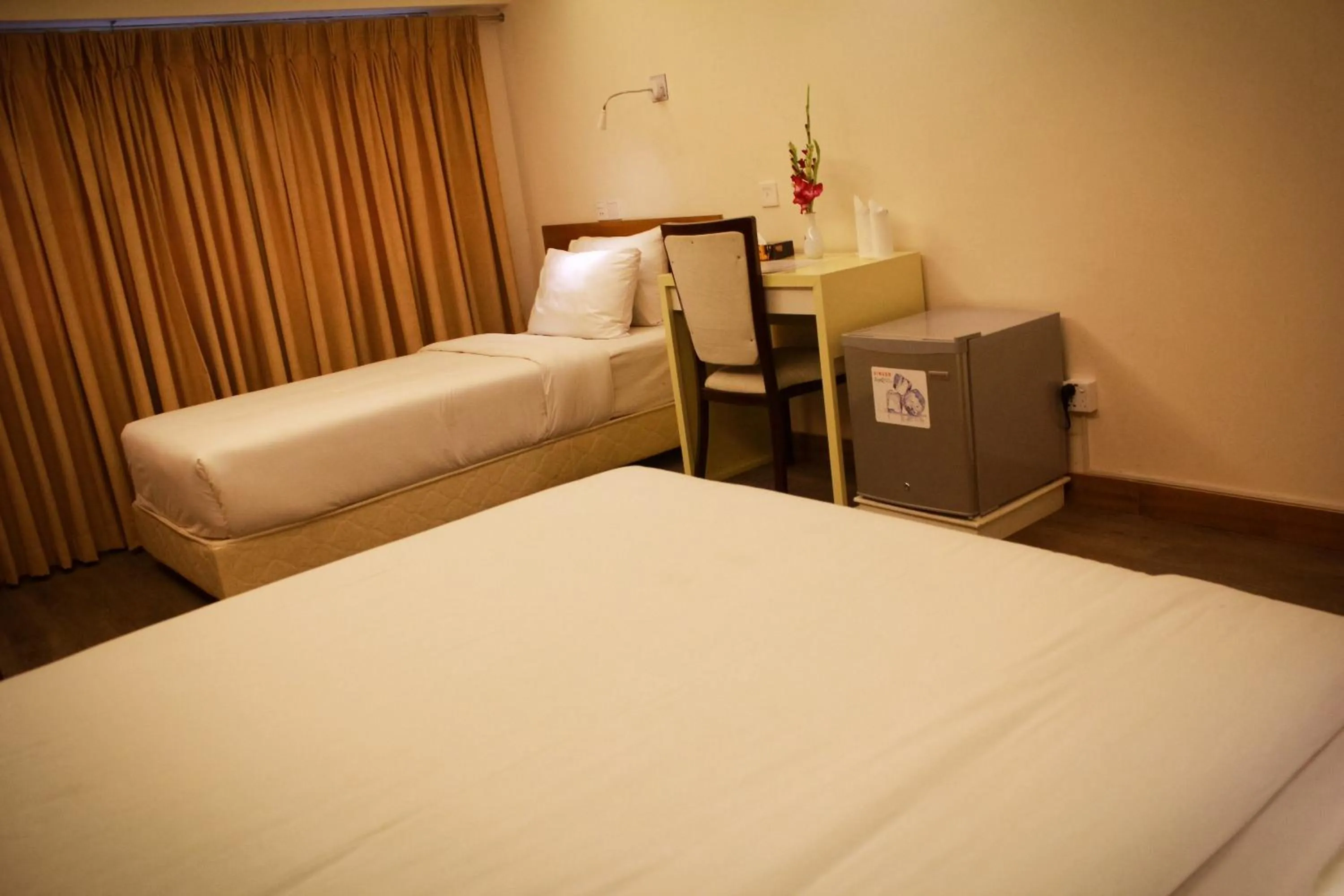 Shower, Bed in Hotel Ornate