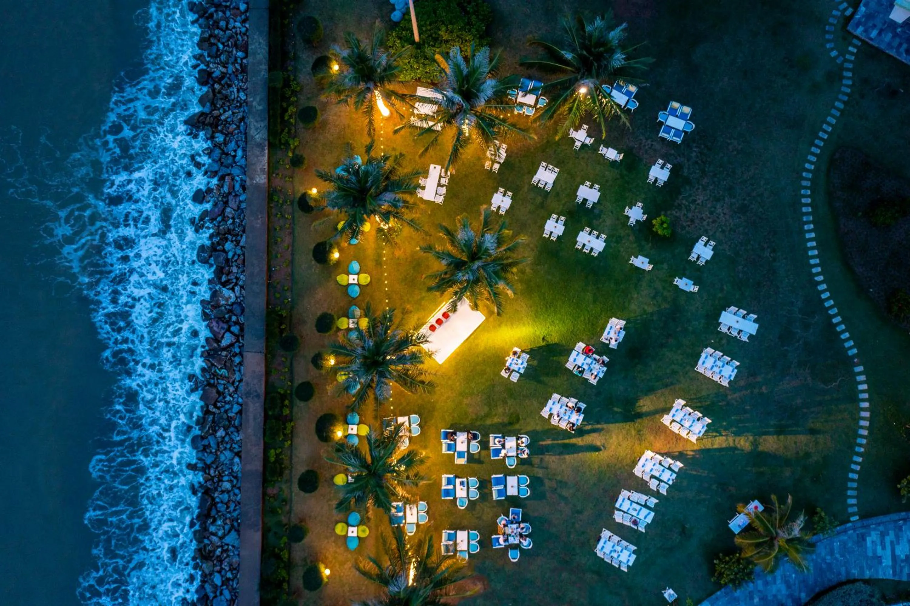 Restaurant/places to eat in FLC Luxury Hotel Samson