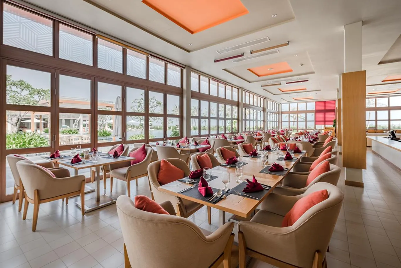 Restaurant/places to eat in FLC Luxury Hotel Samson