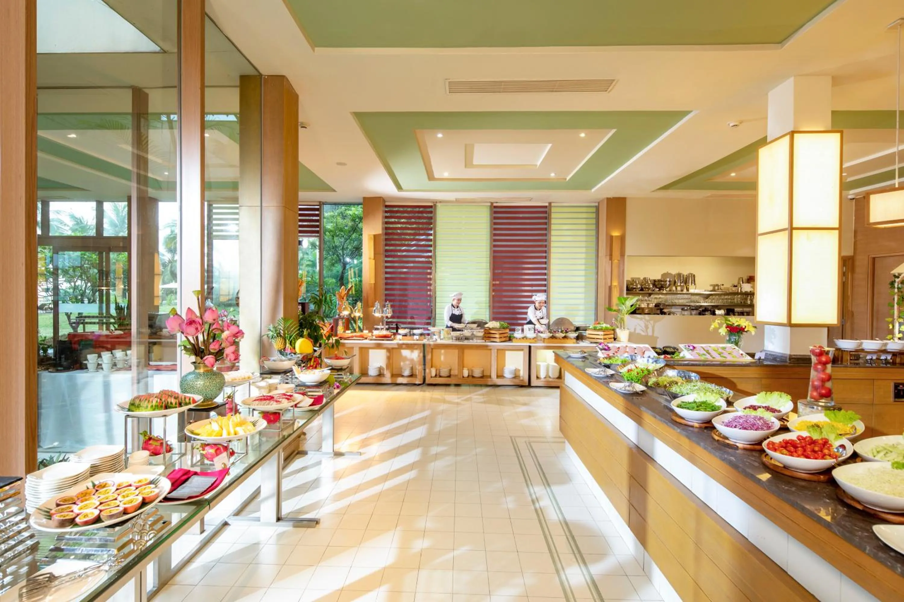 Restaurant/places to eat in FLC Luxury Hotel Samson