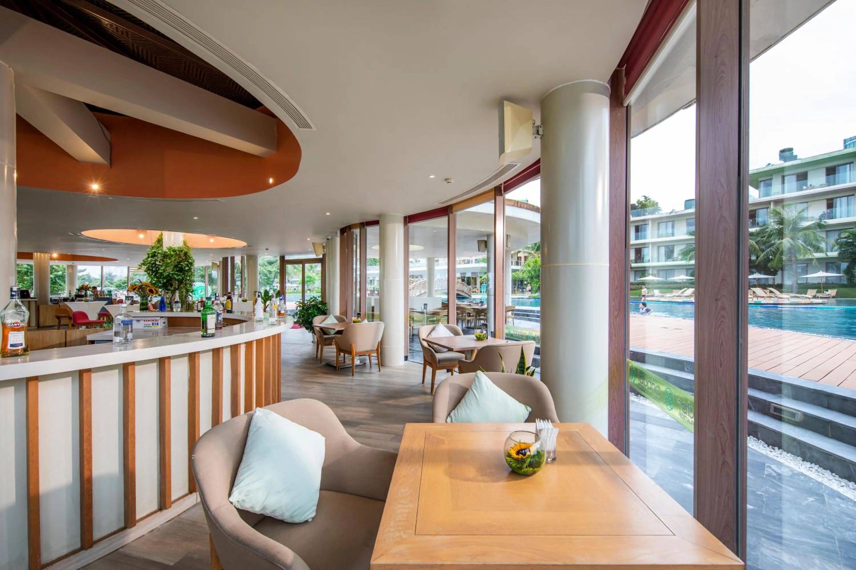 Restaurant/places to eat in FLC Luxury Hotel Samson