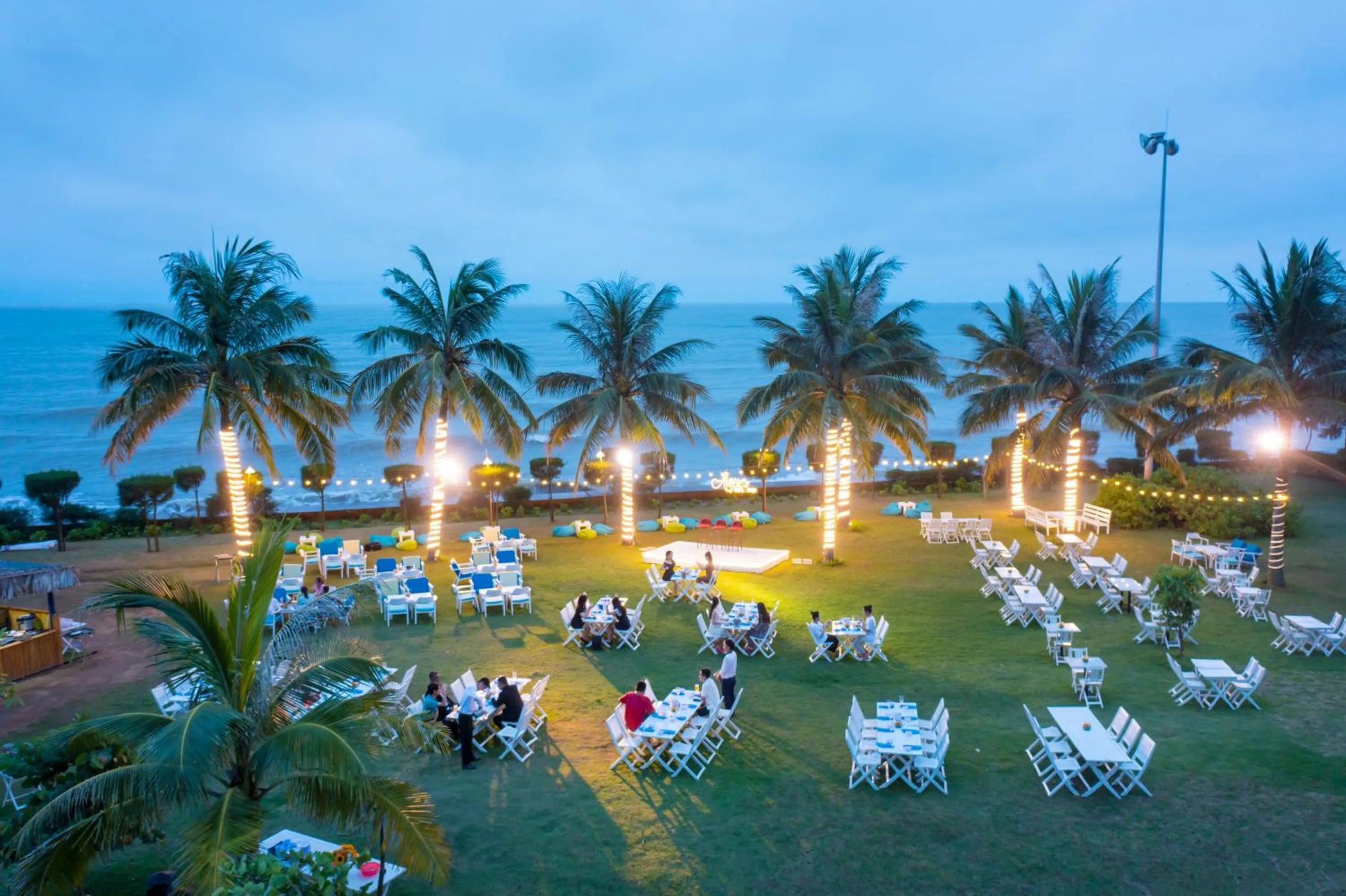 Restaurant/places to eat in FLC Luxury Hotel Samson