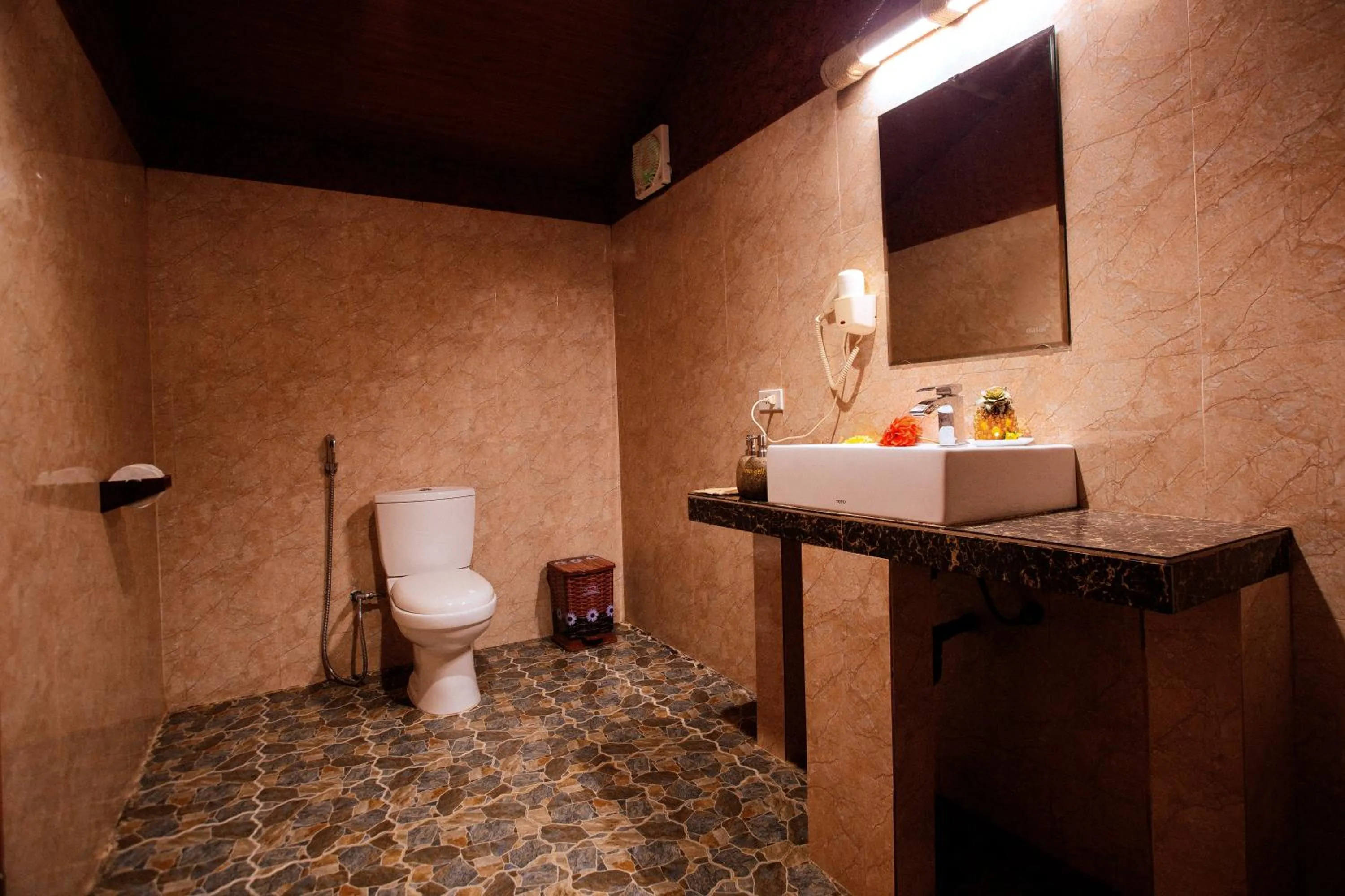 Shower in Eco Palms House - Sapa Retreat