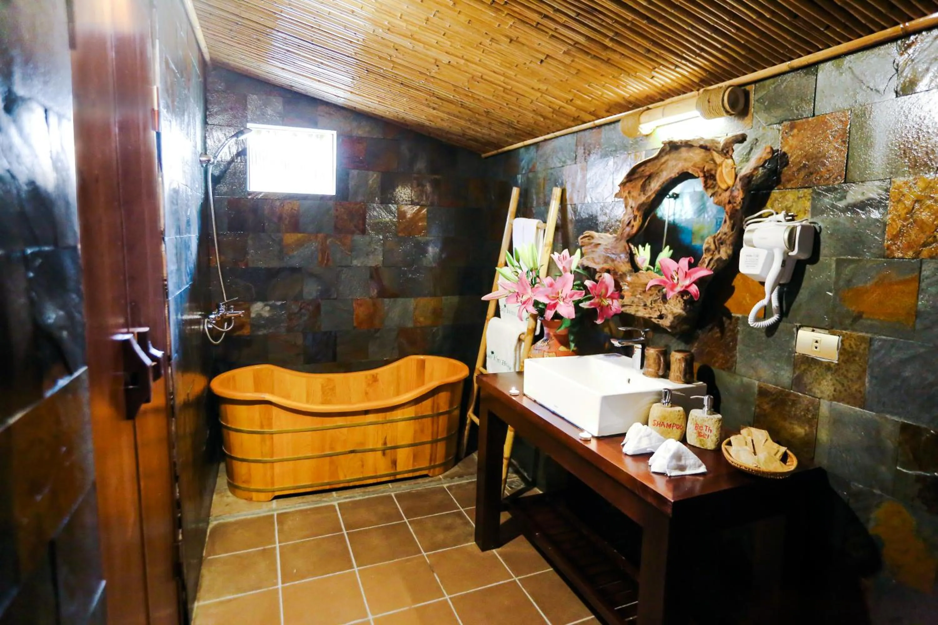 Bath in Eco Palms House - Sapa Retreat