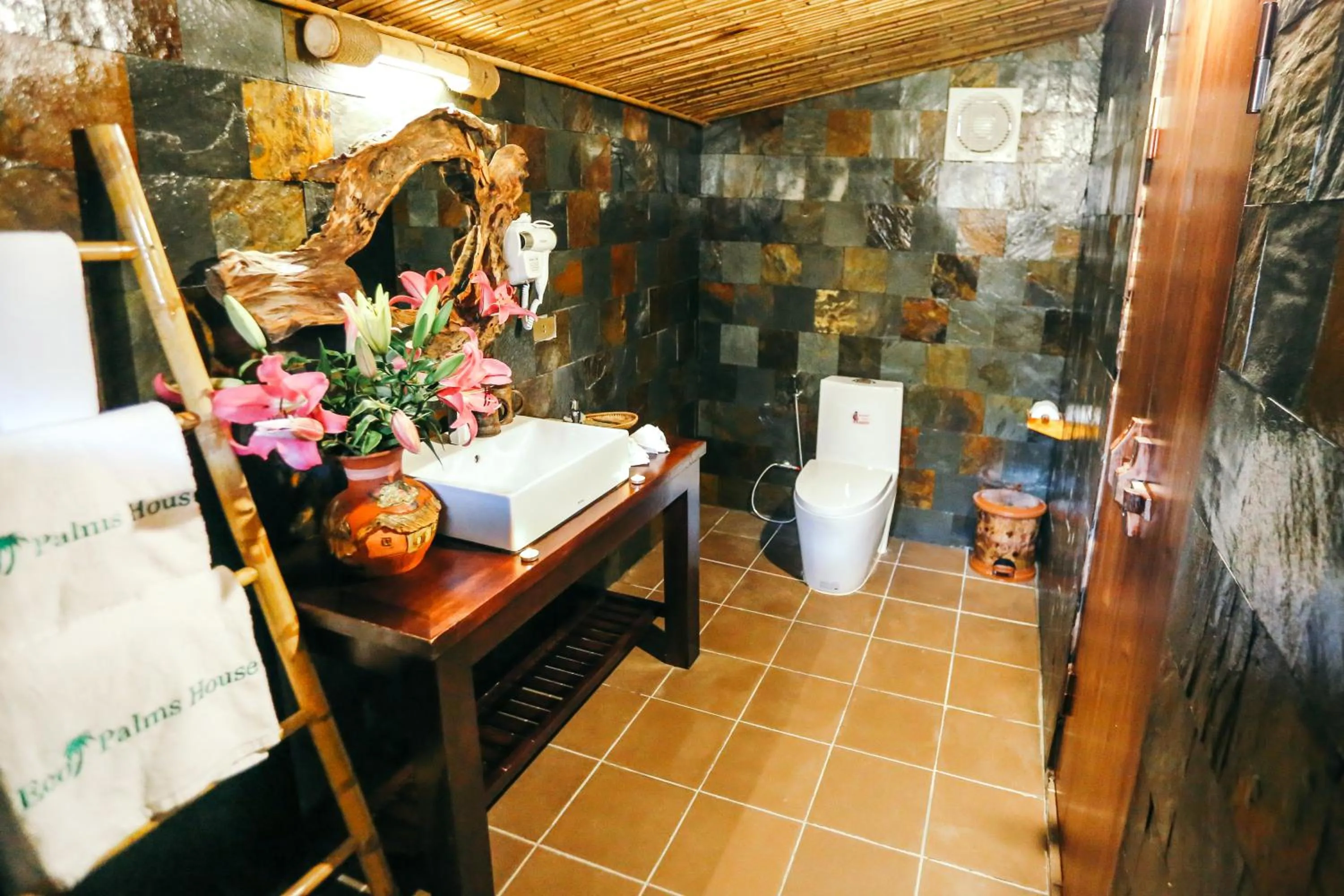 Toilet in Eco Palms House - Sapa Retreat