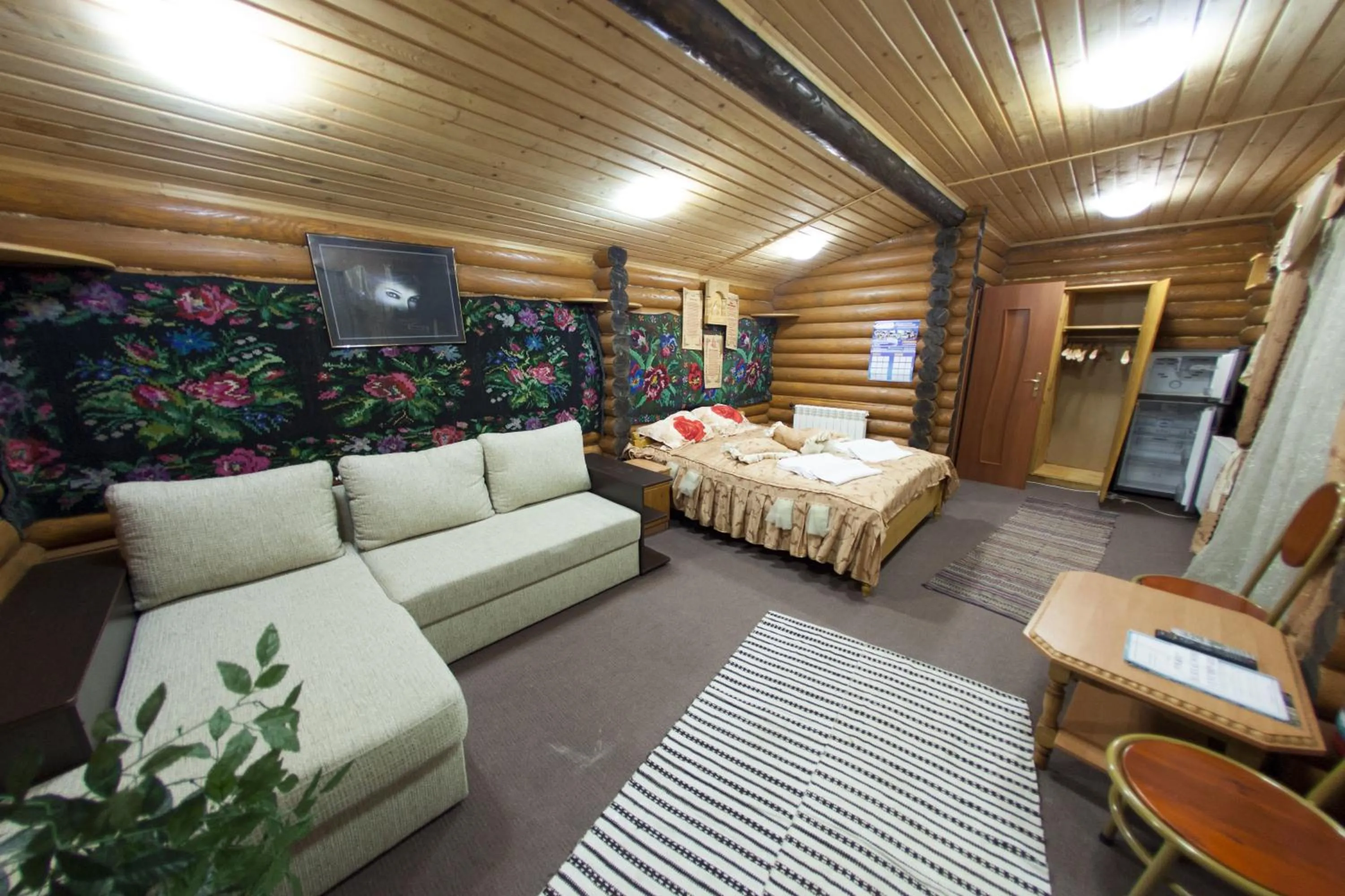 Bedroom, Bed in Torba