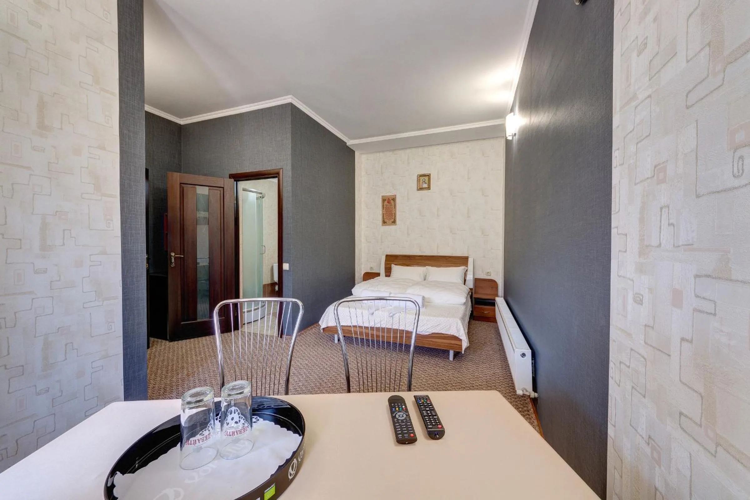 Bedroom, Bed in Torba