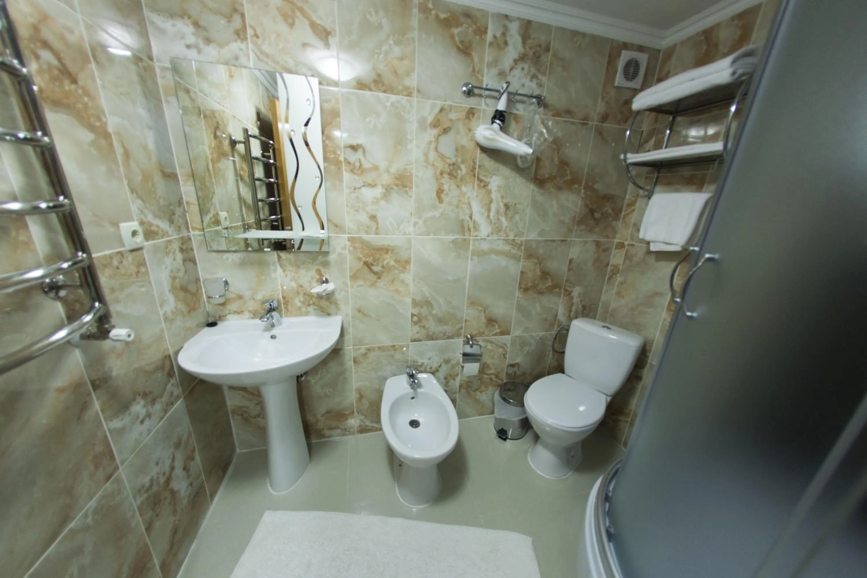 Shower in Torba