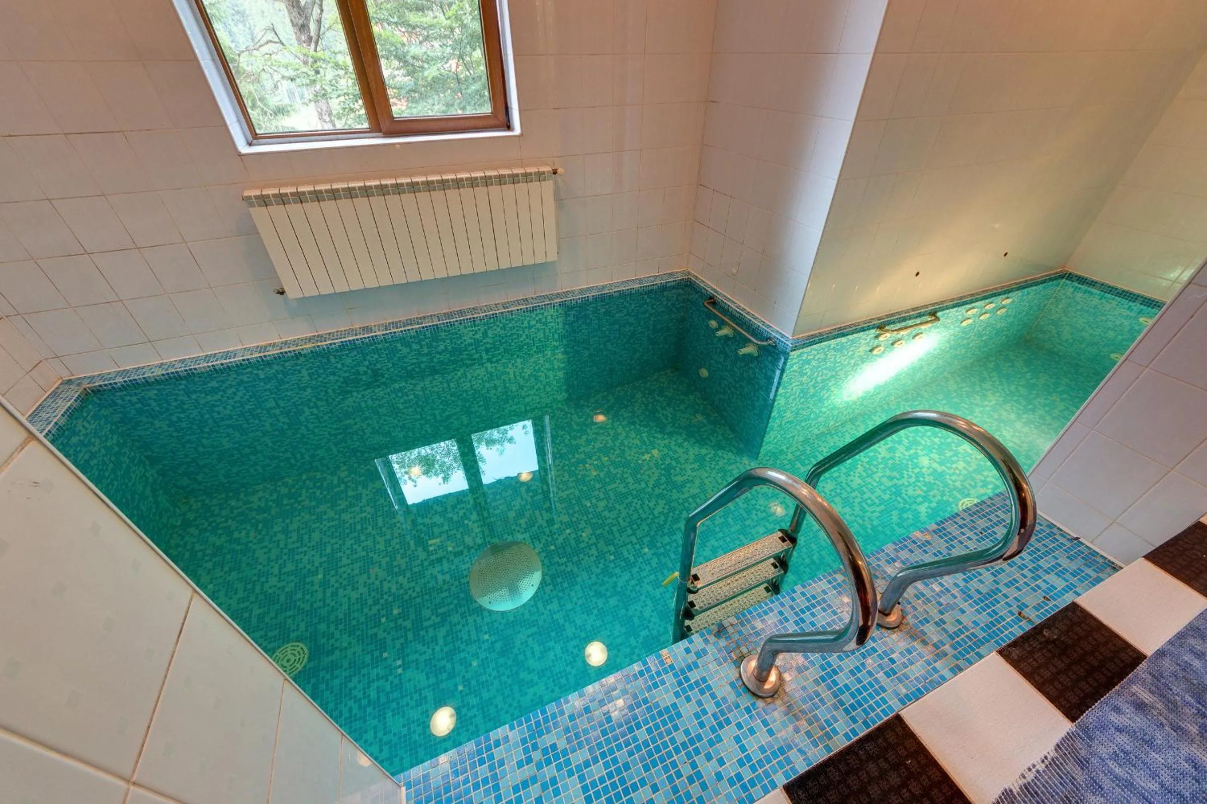 Swimming pool in Torba