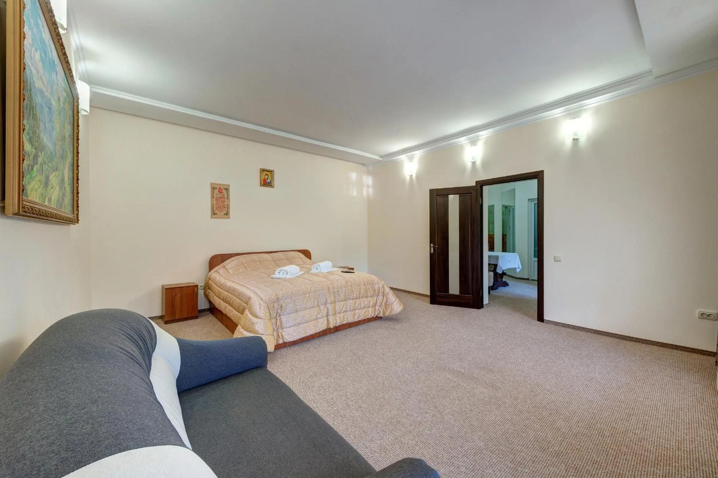 Bedroom, Bed in Torba