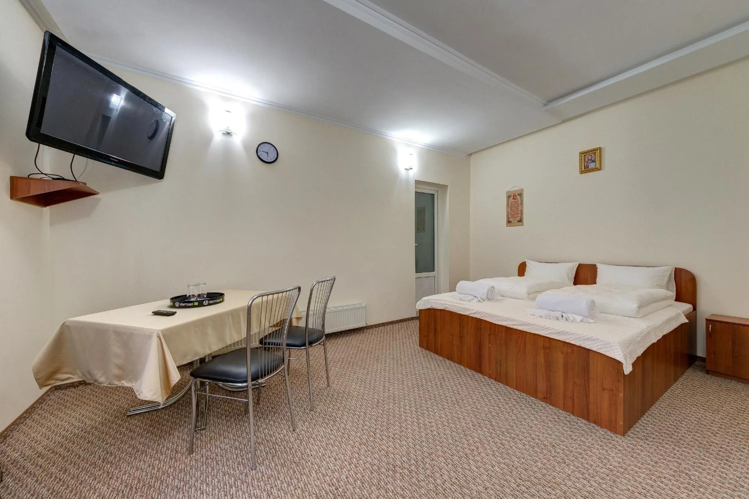 Bedroom, Bed in Torba