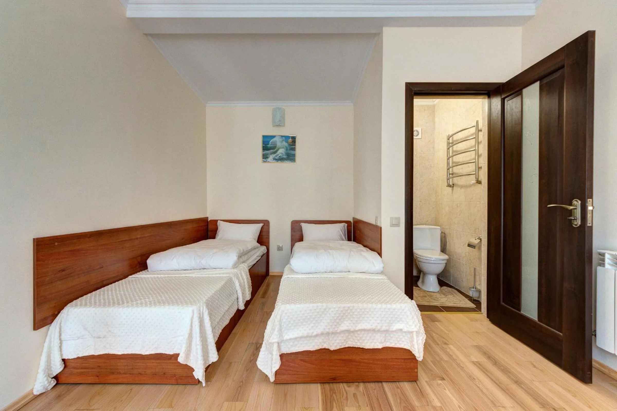 Bedroom, Bed in Torba