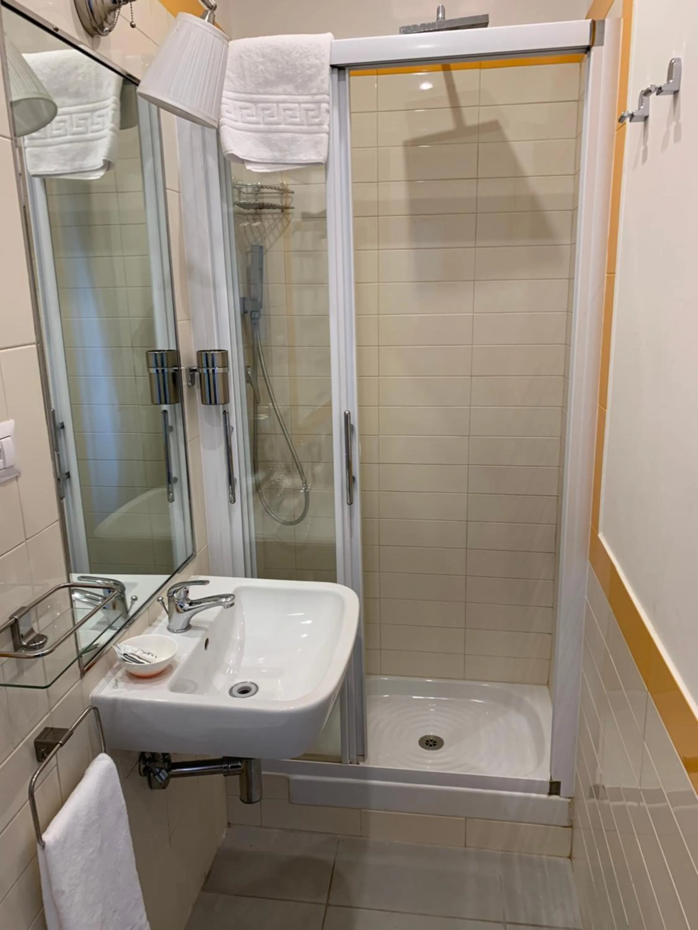 Shower in Rome Together Guest House