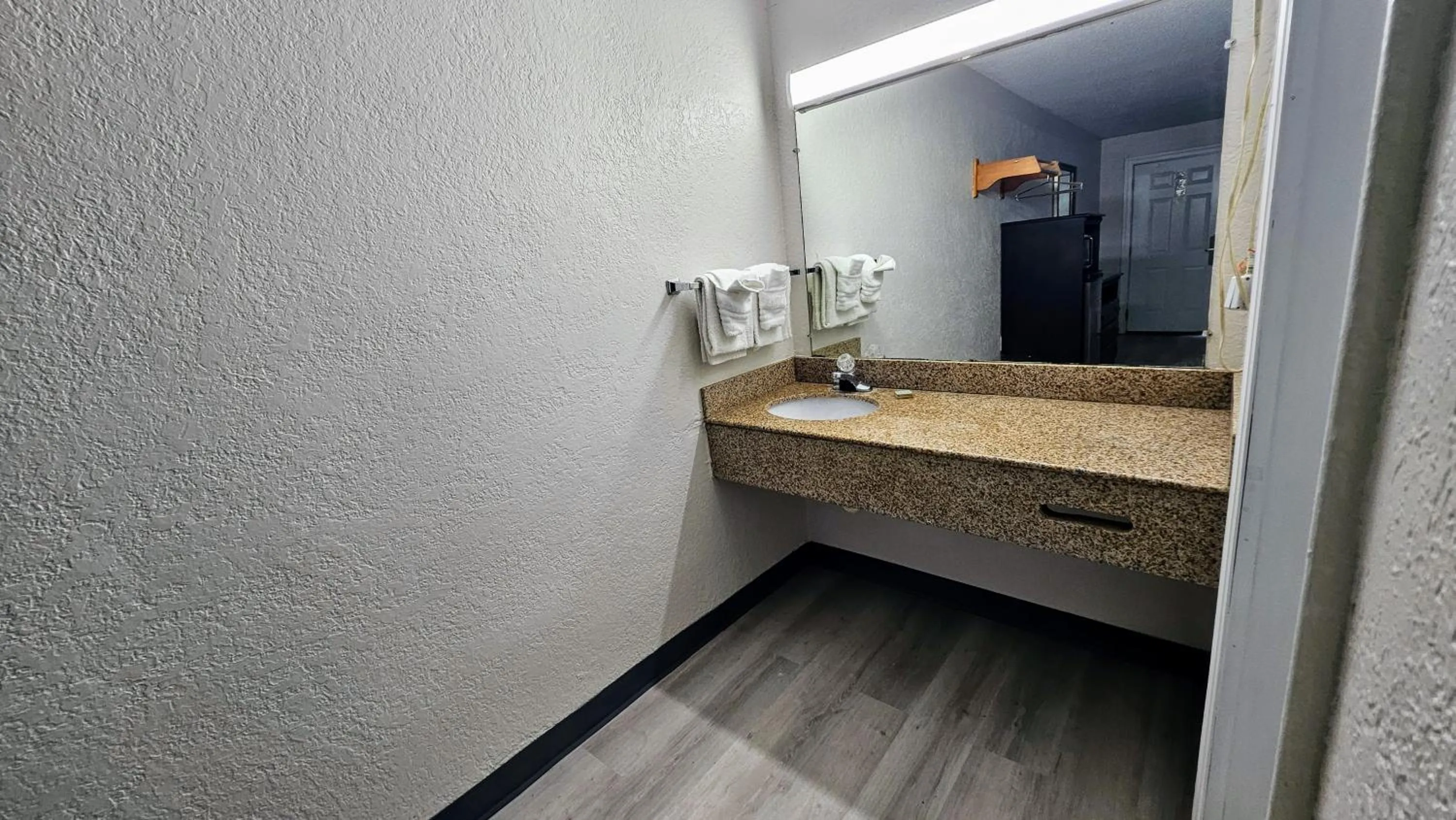 Bathroom in Budget Inn