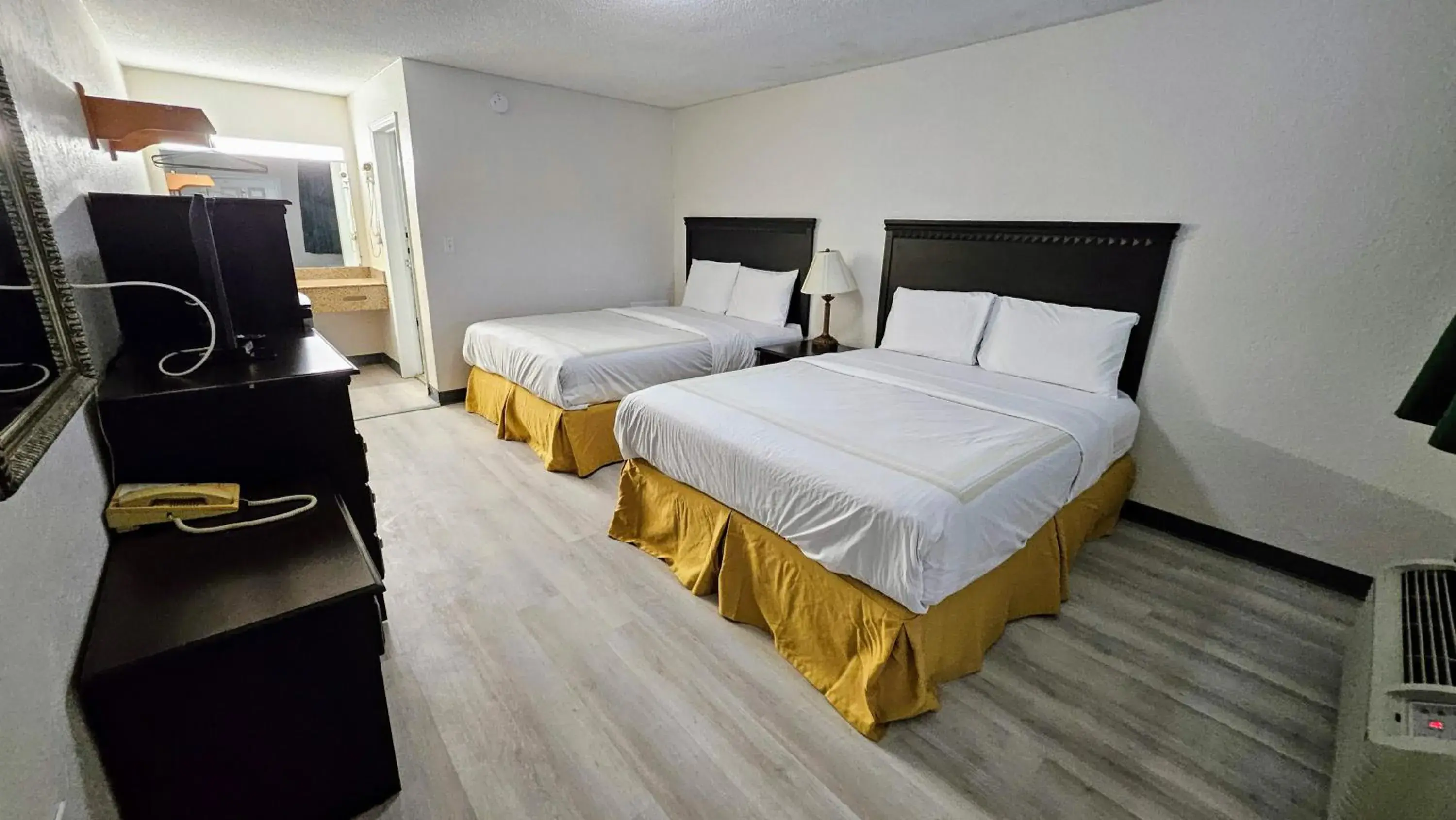 Budget Double Room in Budget Inn Budget Double Room in Budget Inn