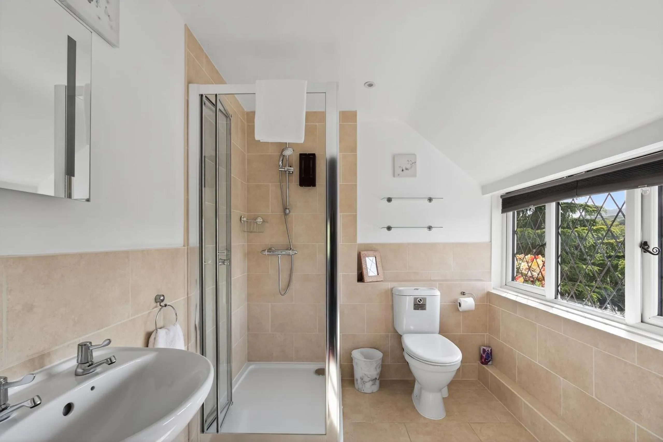 Greyhound Country Inn