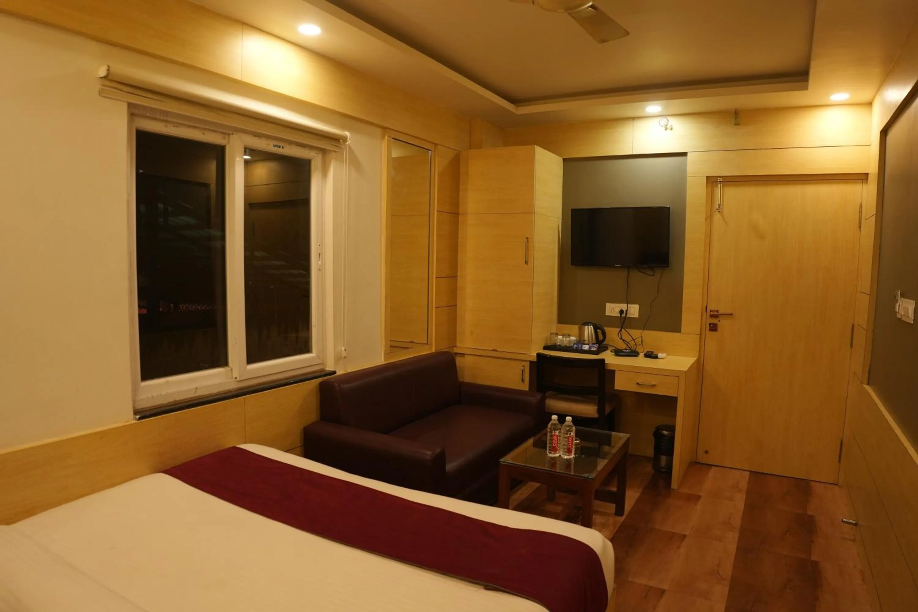 Photo of the whole room, Bed in Hotel Chariot Inn