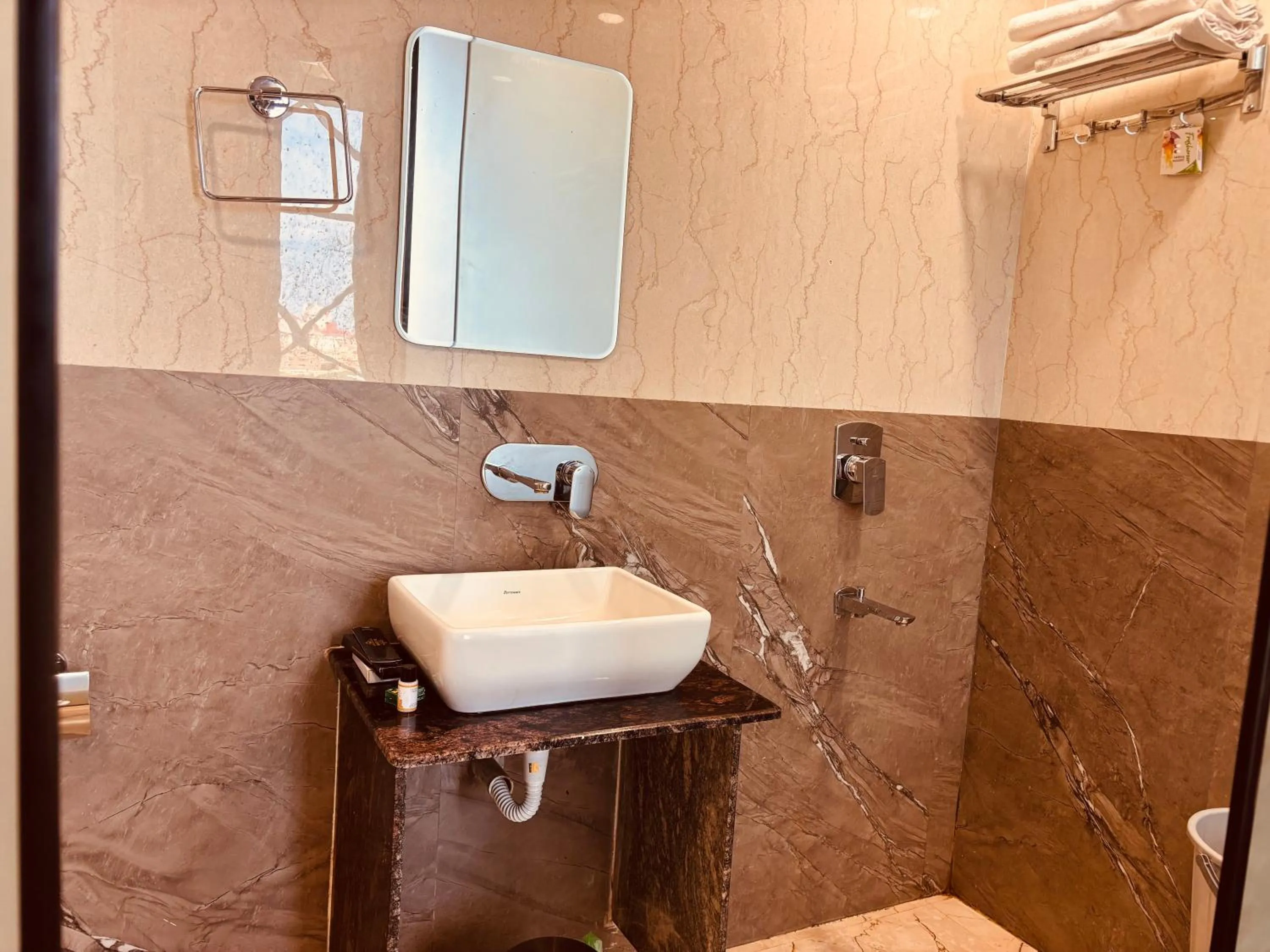 Bathroom in Hotel Chariot Inn