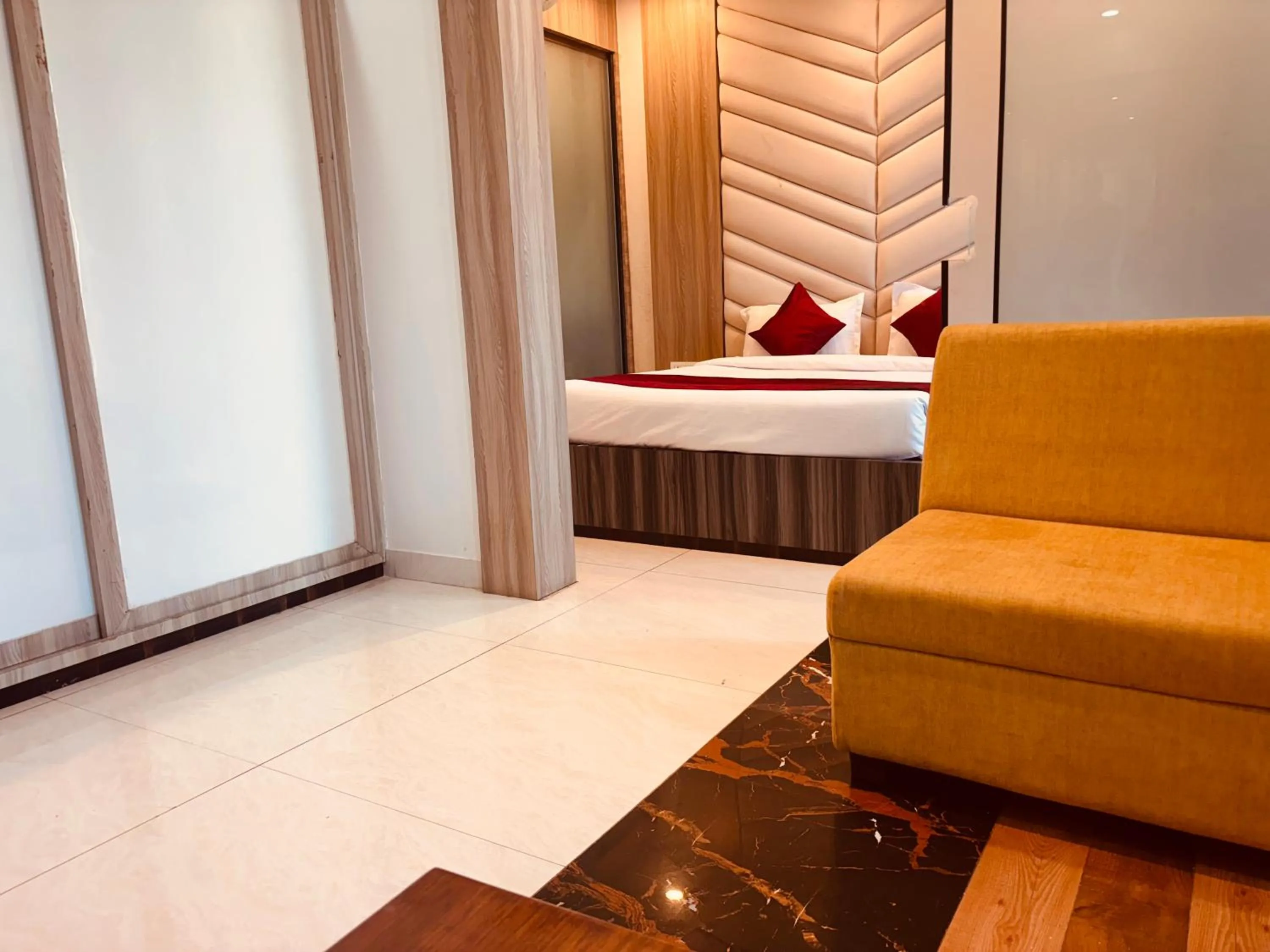 Photo of the whole room, Bed in Hotel Chariot Inn