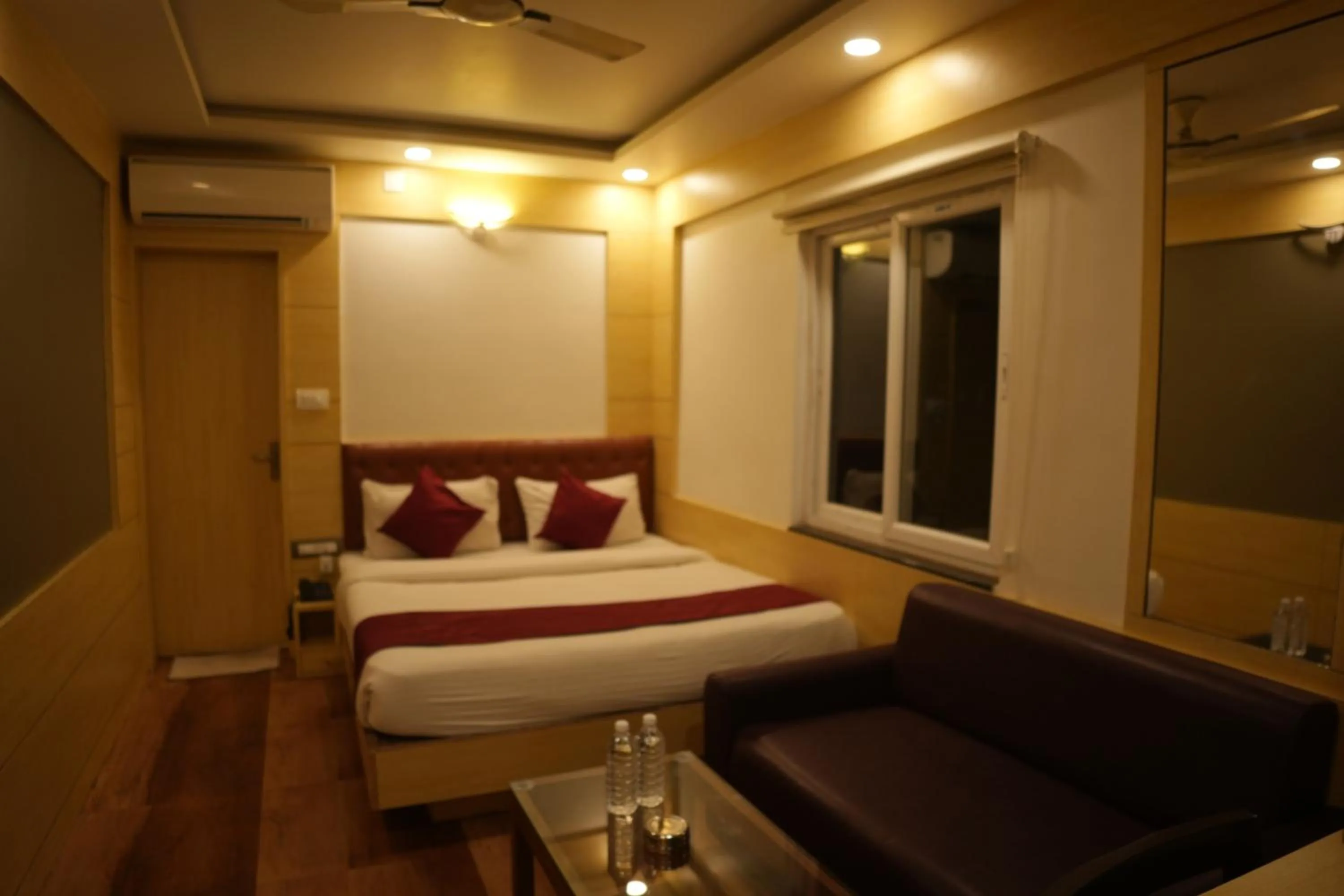 Photo of the whole room, Bed in Hotel Chariot Inn