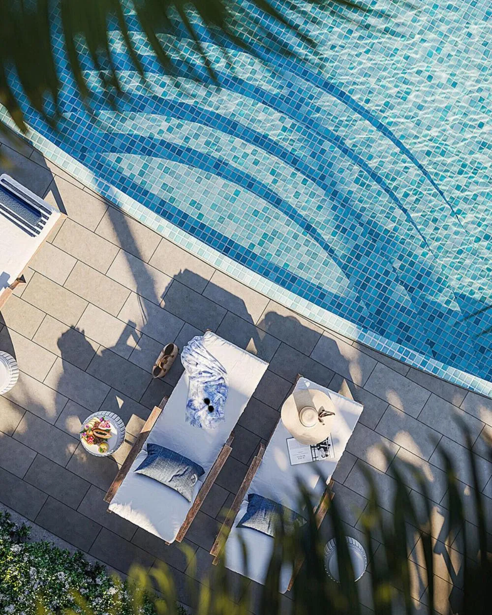Swimming pool in Naples Beach Club, A Four Seasons Resort