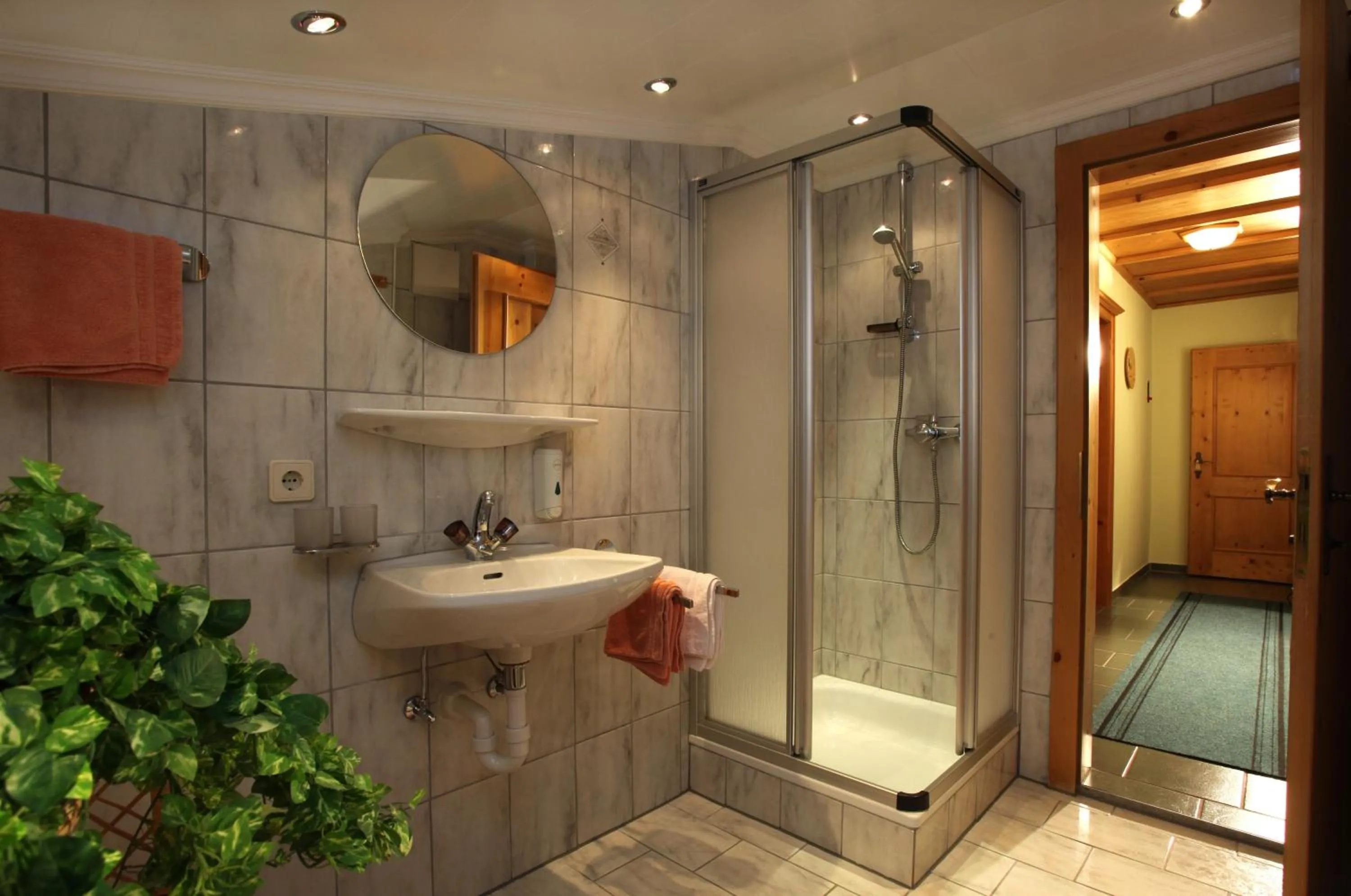 Bathroom in Gästehaus Hölzl
