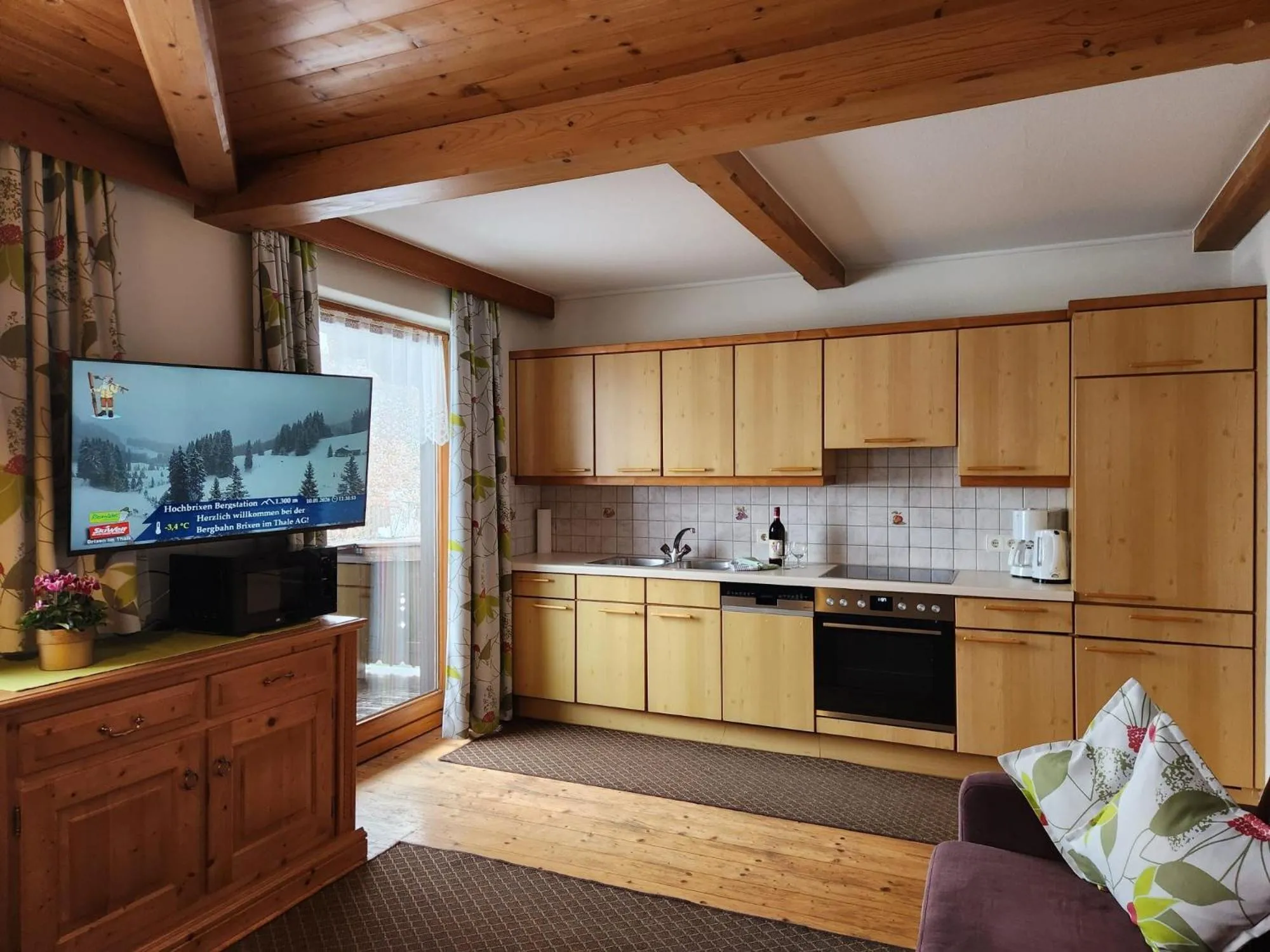 Kitchen or kitchenette in Gästehaus Hölzl