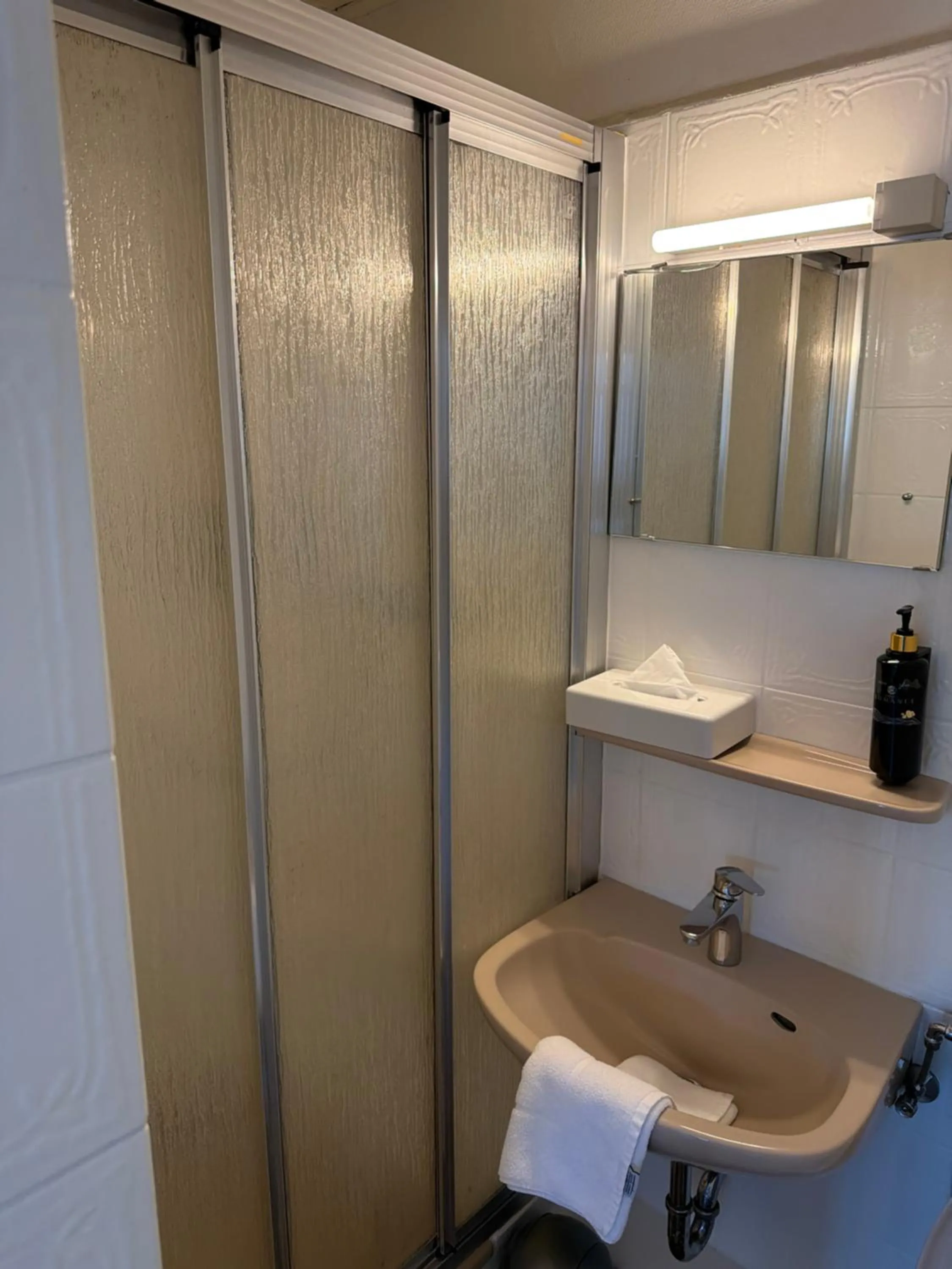 Shower in Hotel Bremer Kreuz