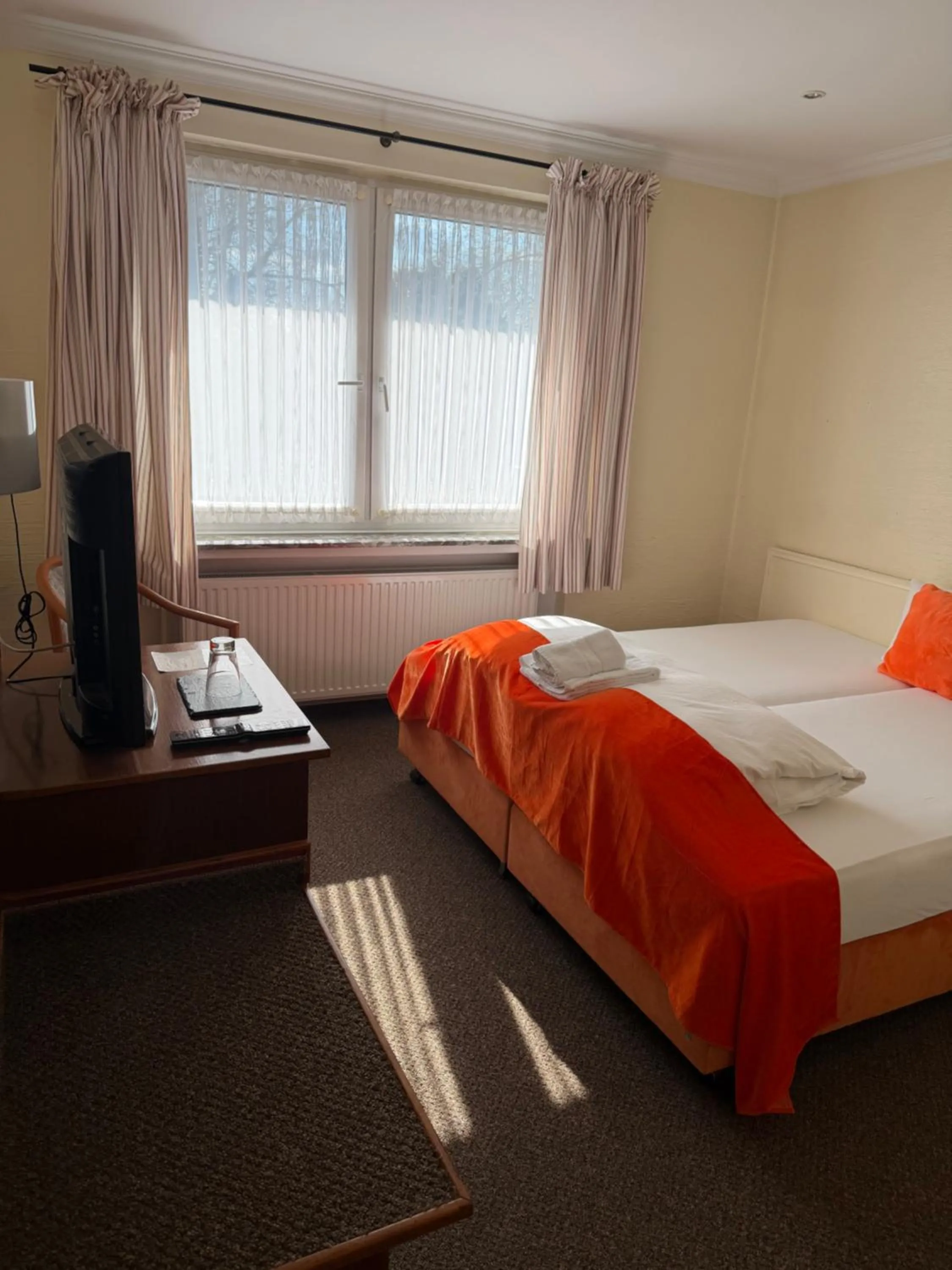 TV and multimedia, Bed in Hotel Bremer Kreuz