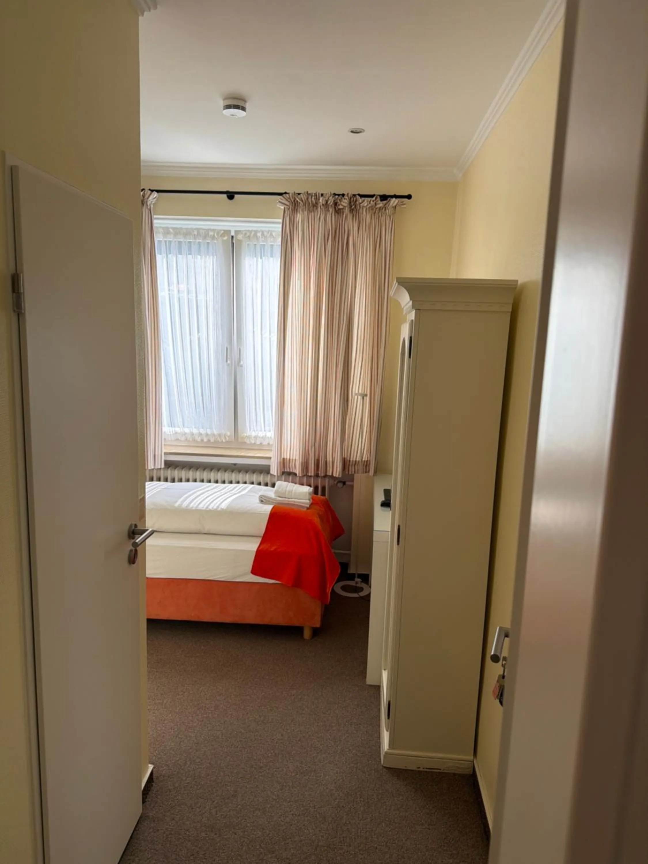 Photo of the whole room, Bed in Hotel Bremer Kreuz