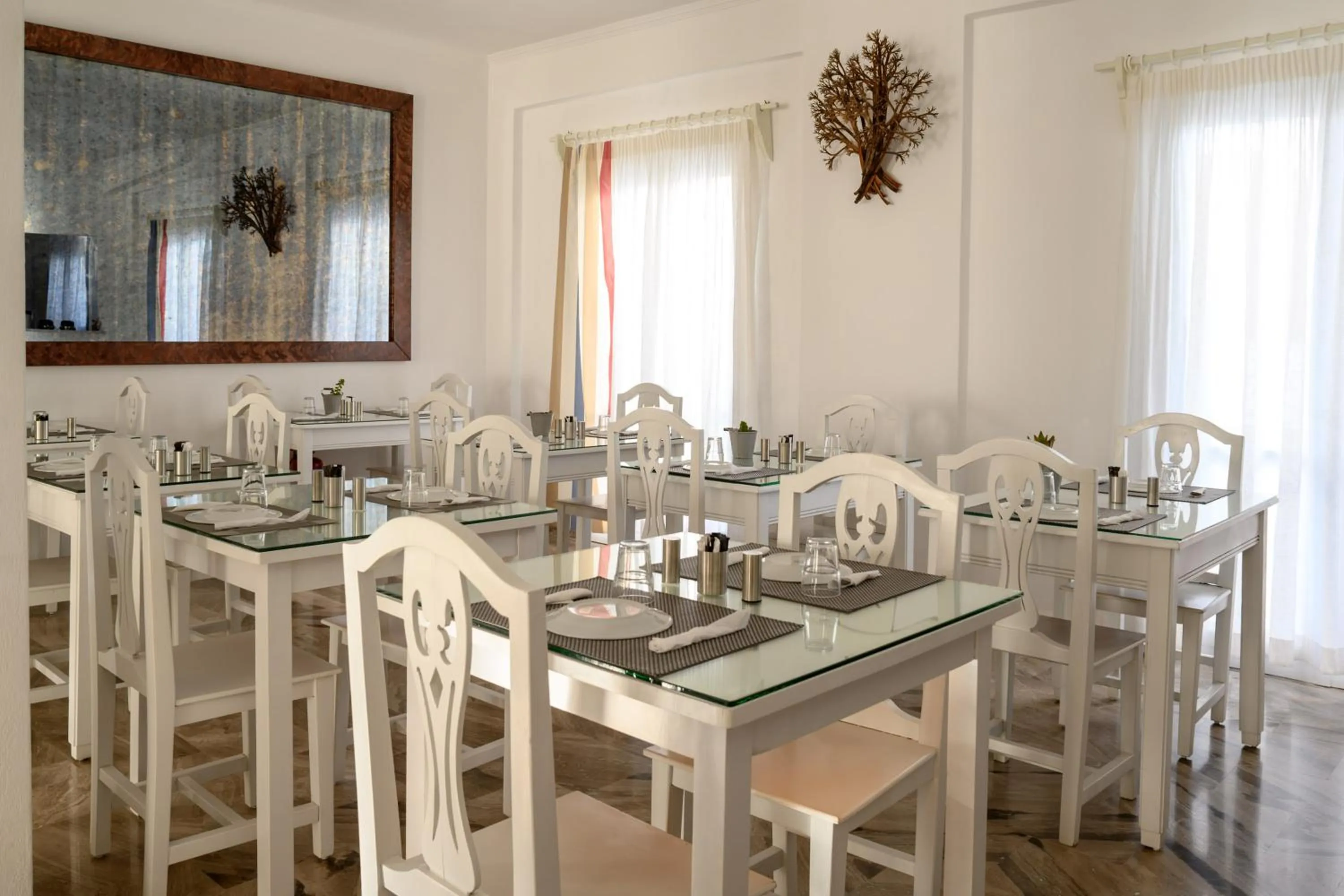 Restaurant/places to eat in Selini Ηotel