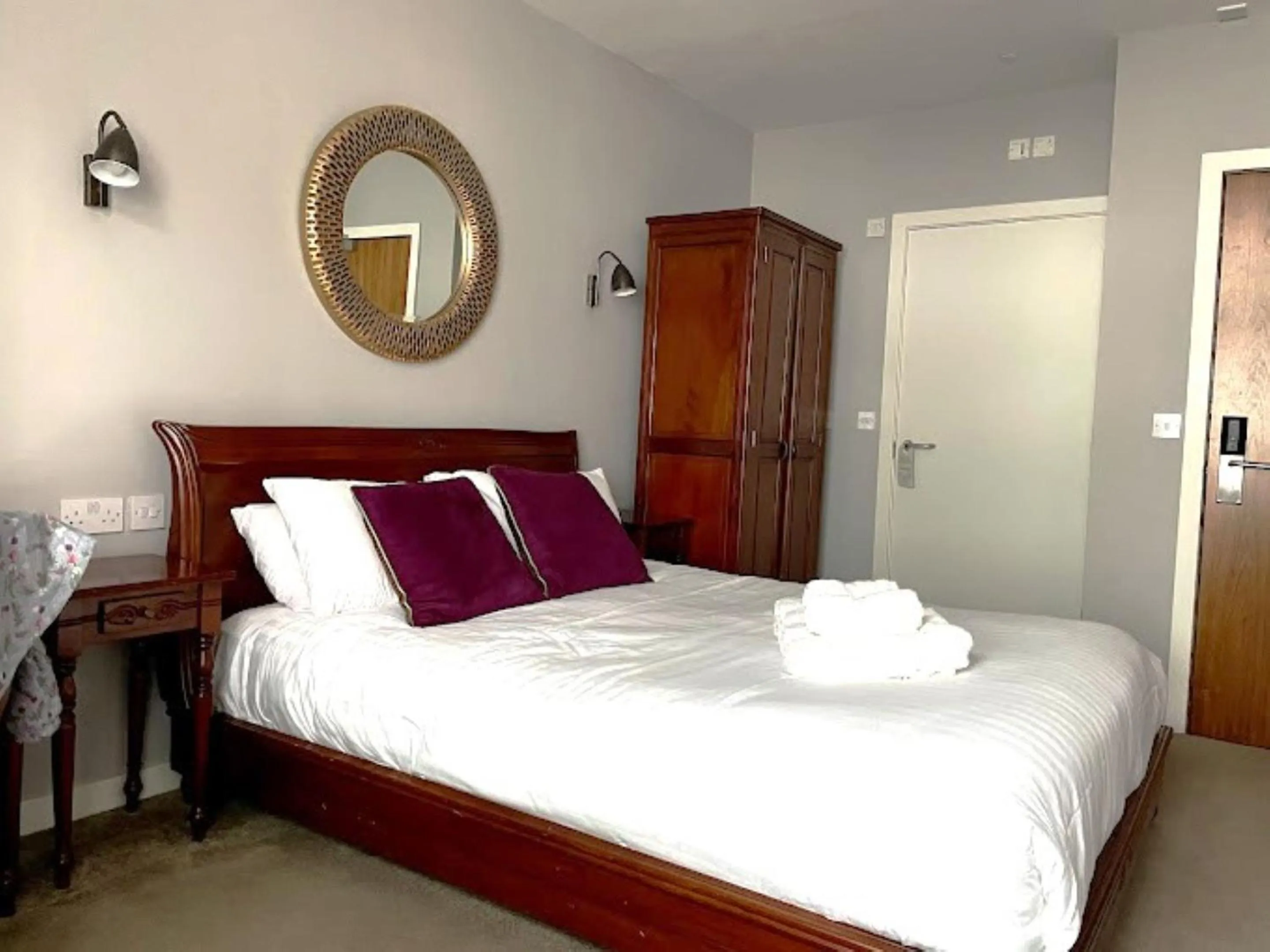 Bed in Friars Wynd Guest Rooms