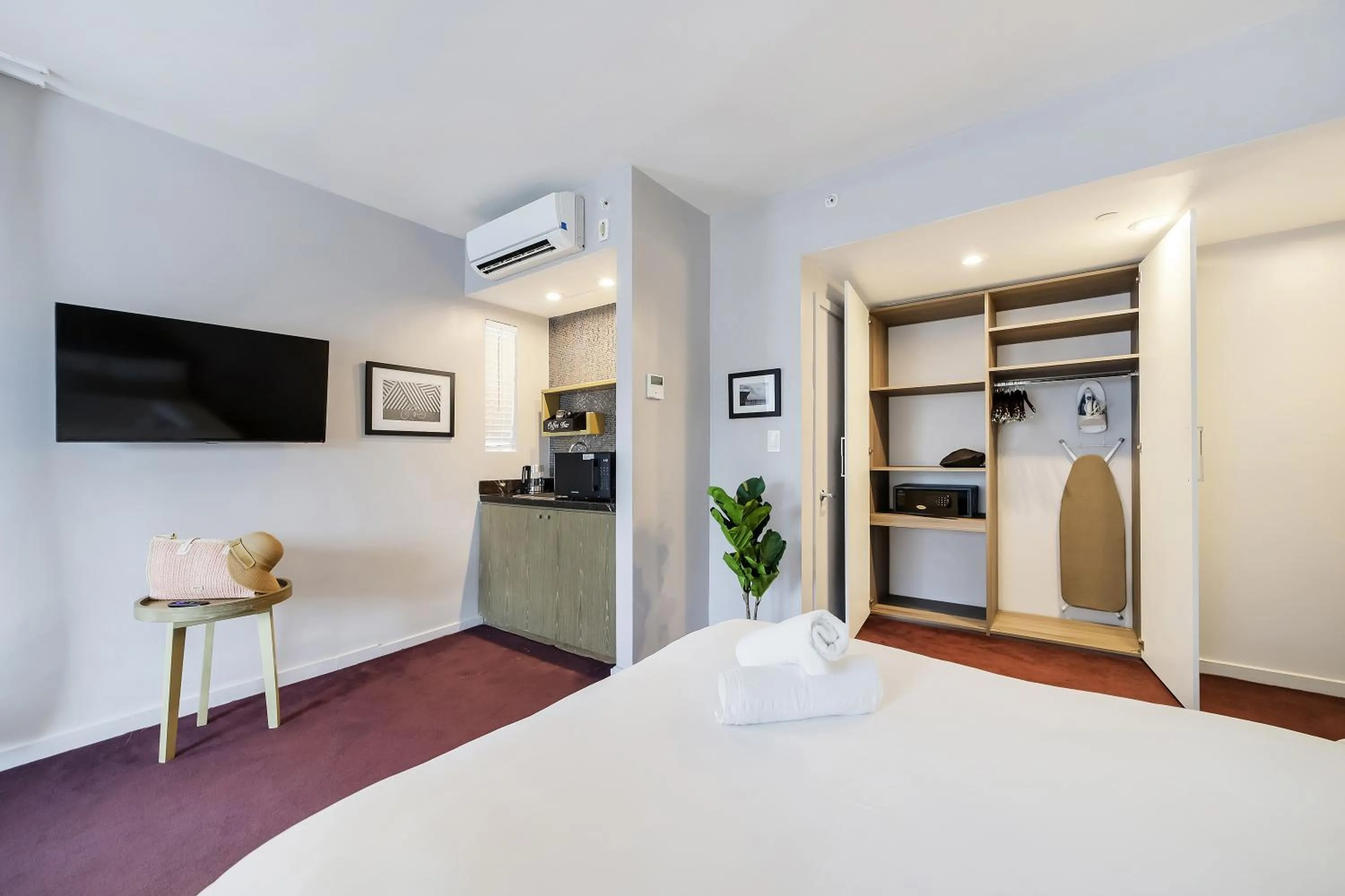 Deluxe Room - Two full beds (Self Check-in) in Alamo Hotel