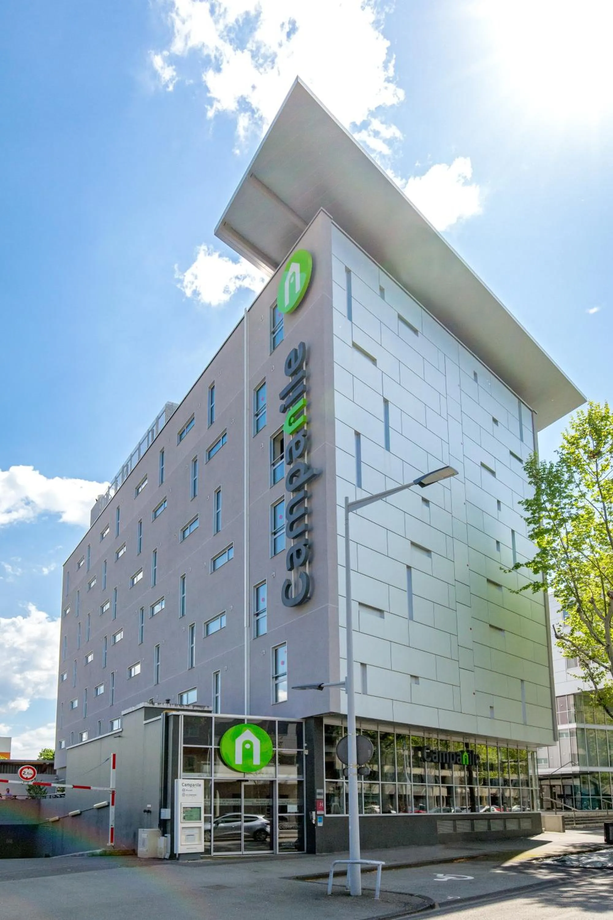 Facade/entrance in Campanile Clermont Ferrand Centre