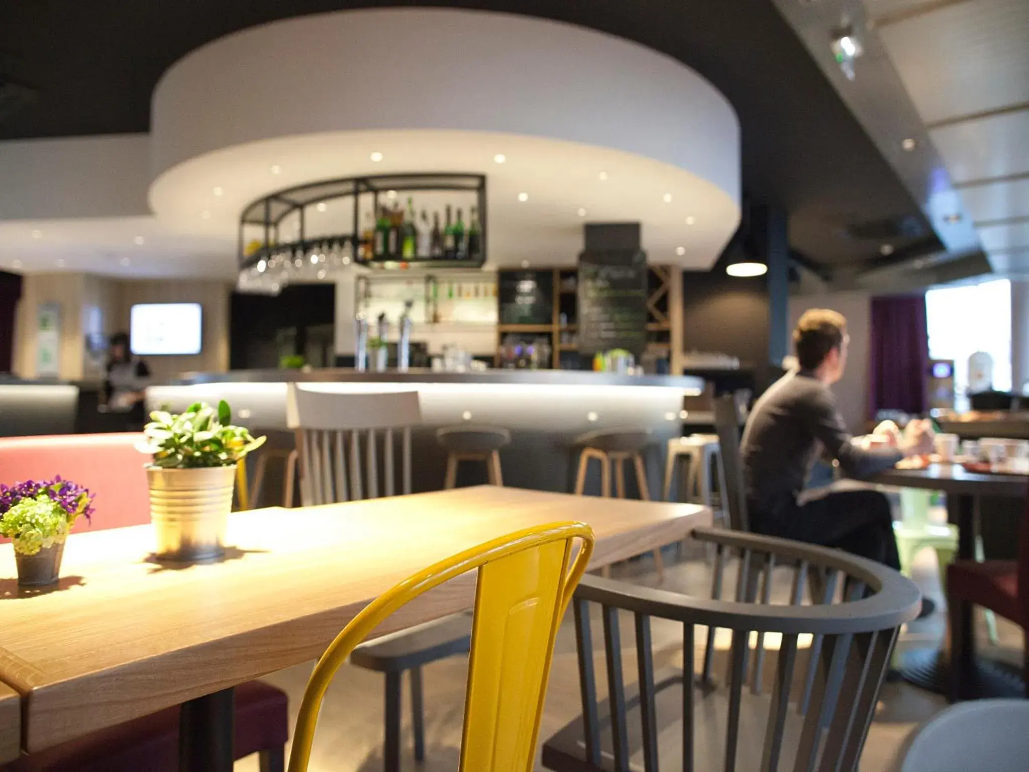 Lounge or bar in Campanile Clermont Ferrand Centre Lounge or bar in Campanile Clermont Ferrand Centre