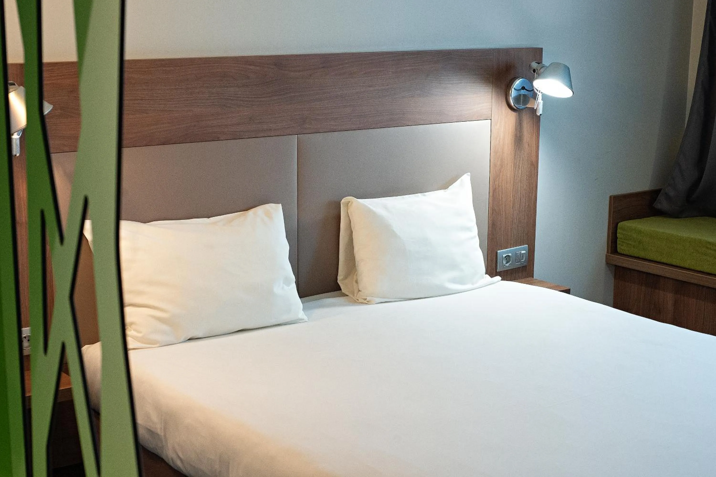 Bedroom, Bed in Campanile Clermont Ferrand Centre