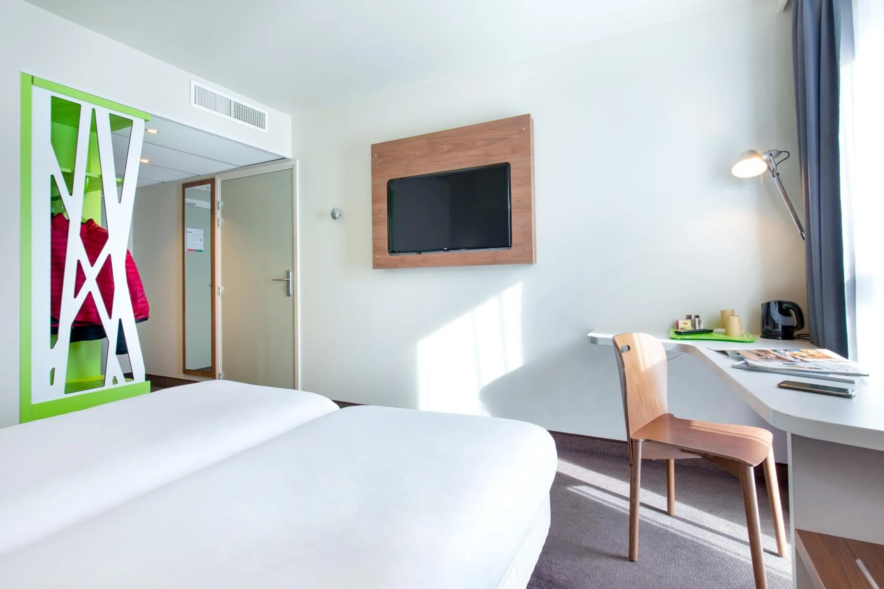 Bedroom, Bed in Campanile Clermont Ferrand Centre