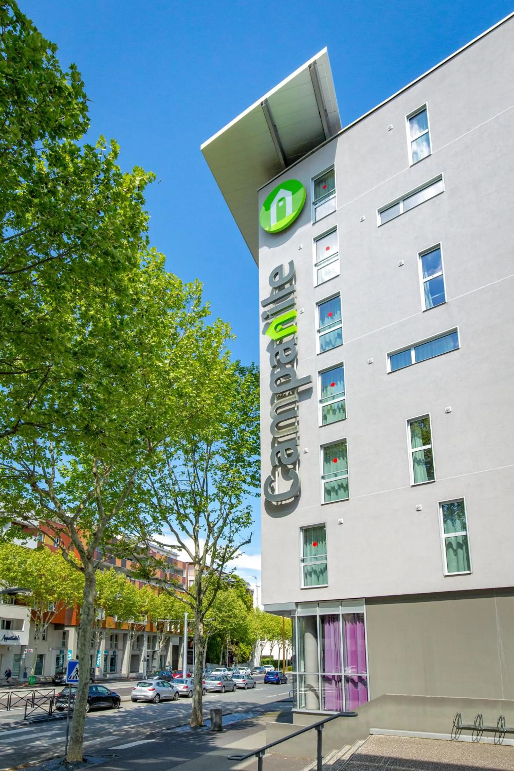 Facade/entrance in Campanile Clermont Ferrand Centre
