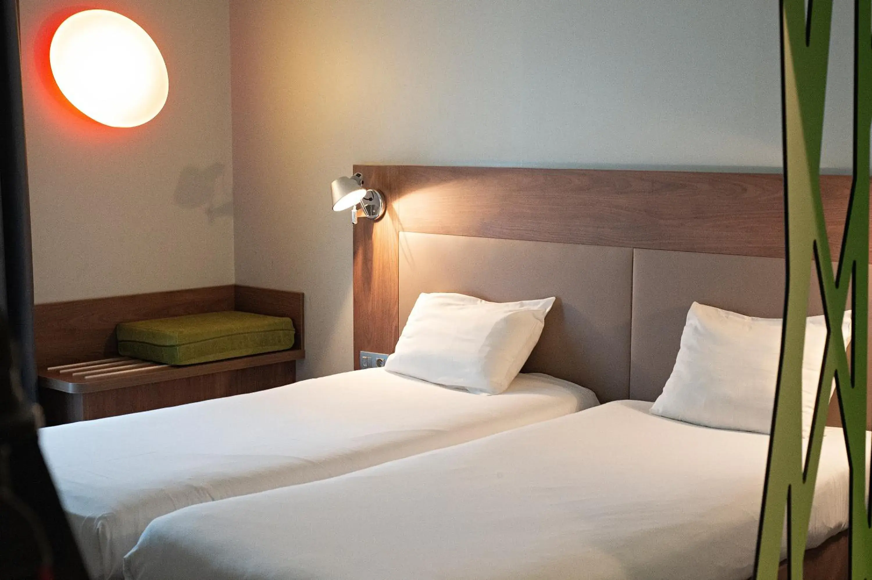 Bedroom, Bed in Campanile Clermont Ferrand Centre Bedroom, Bed in Campanile Clermont Ferrand Centre