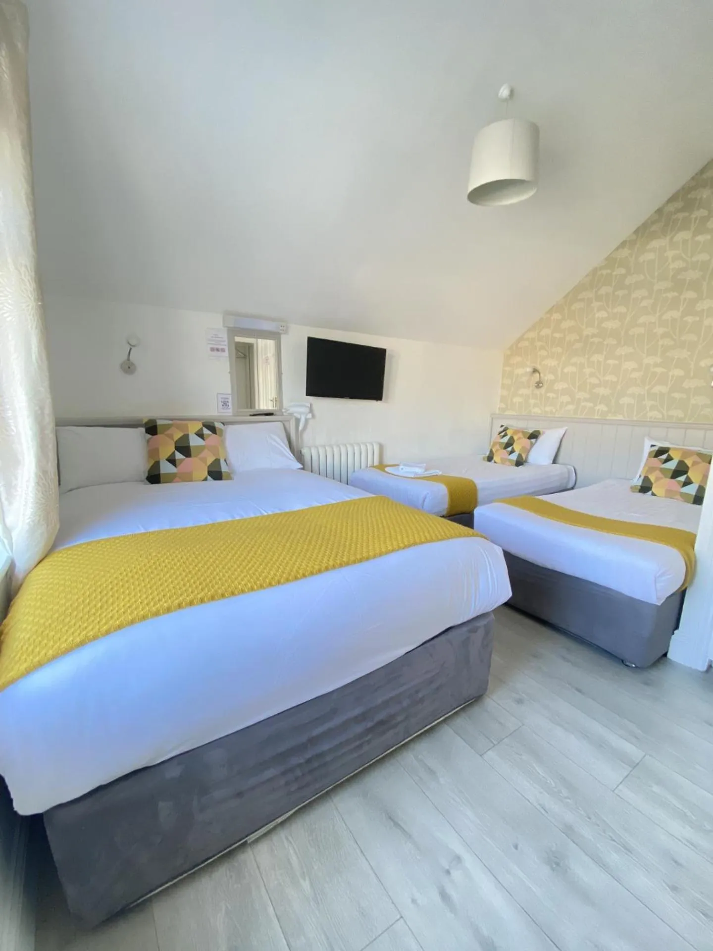 Bedroom, Bed in The Town House Hotel