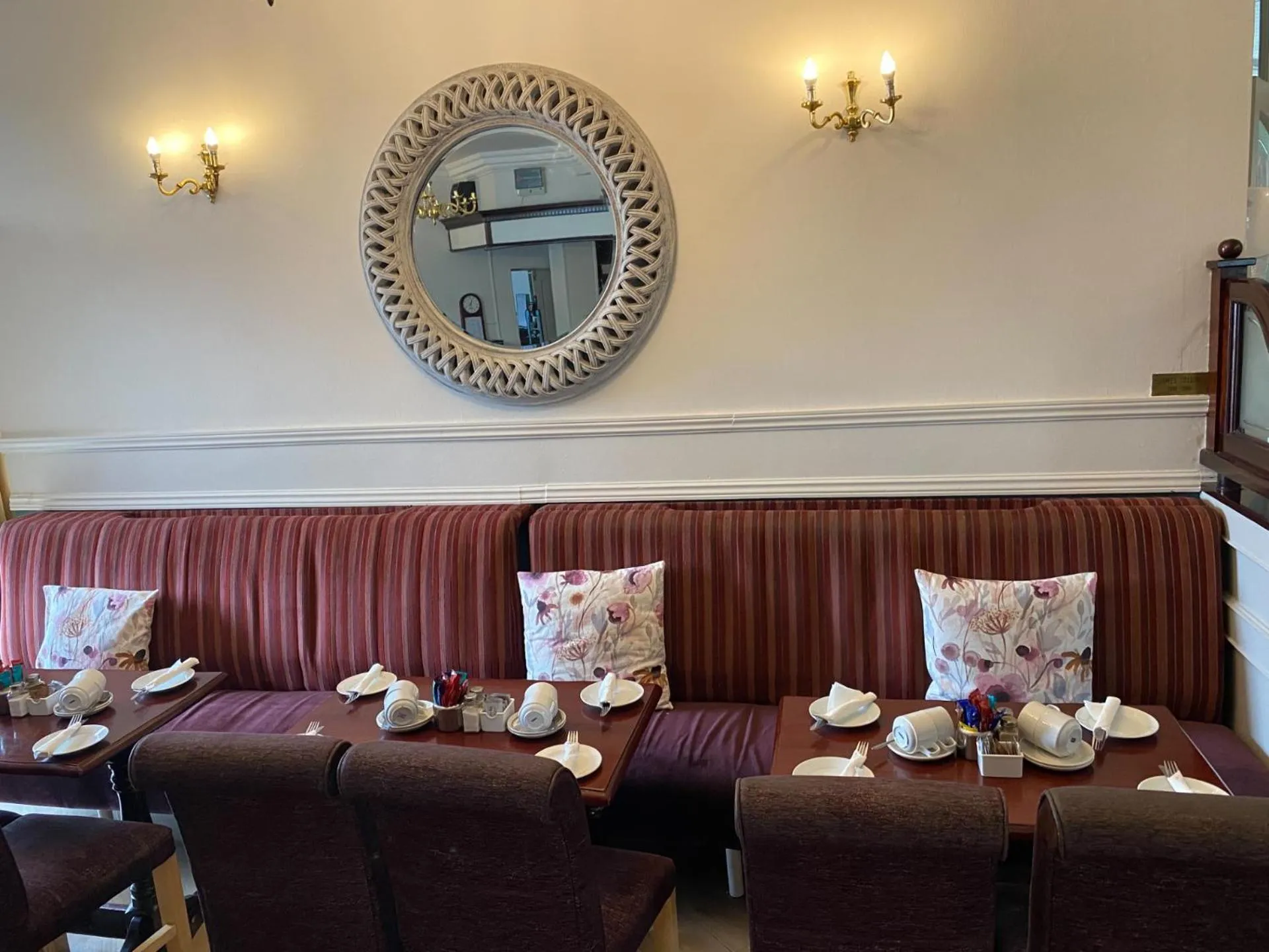 Lounge or bar in The Town House Hotel