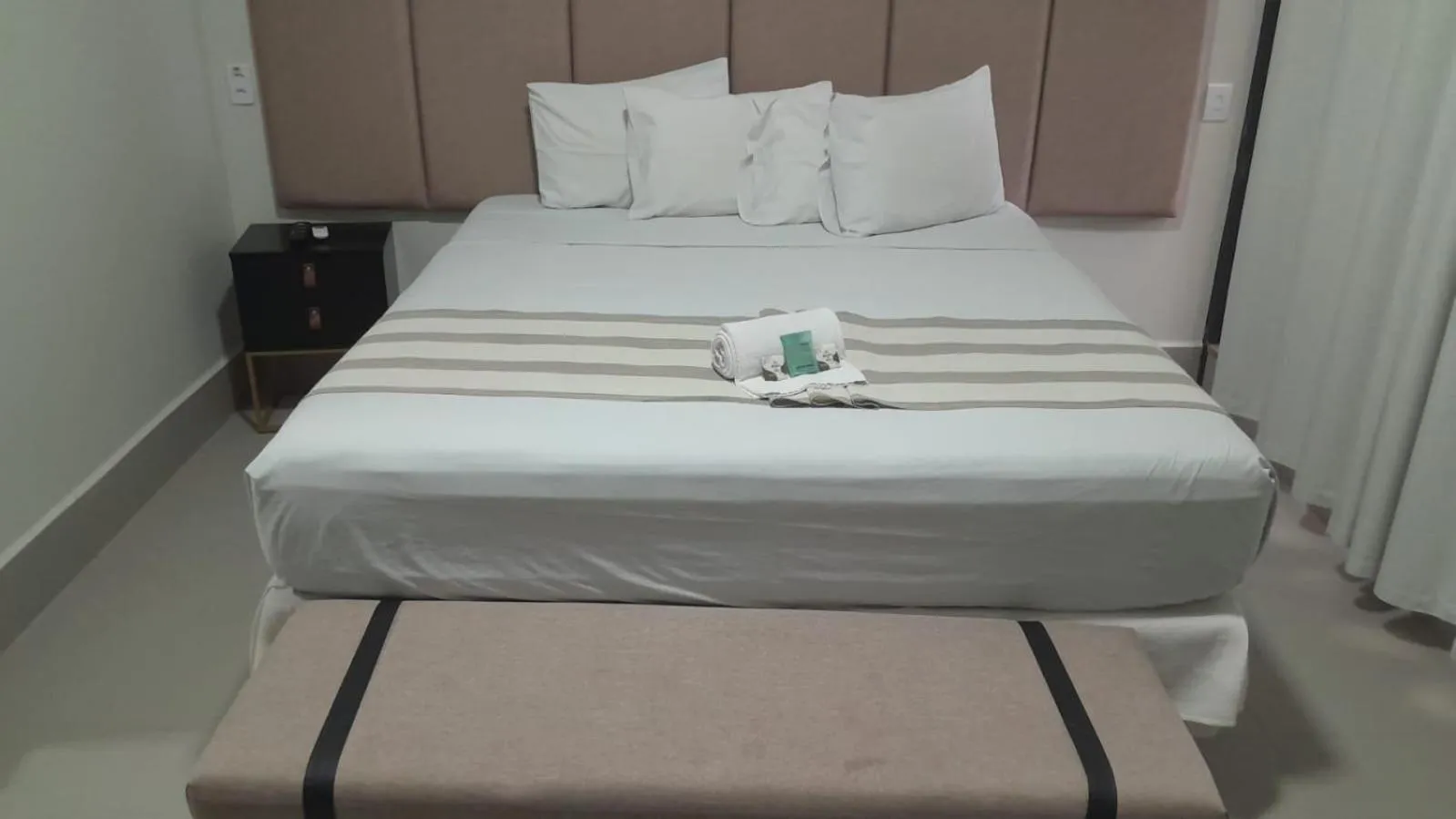 Bed in Atrium Confort Hotels