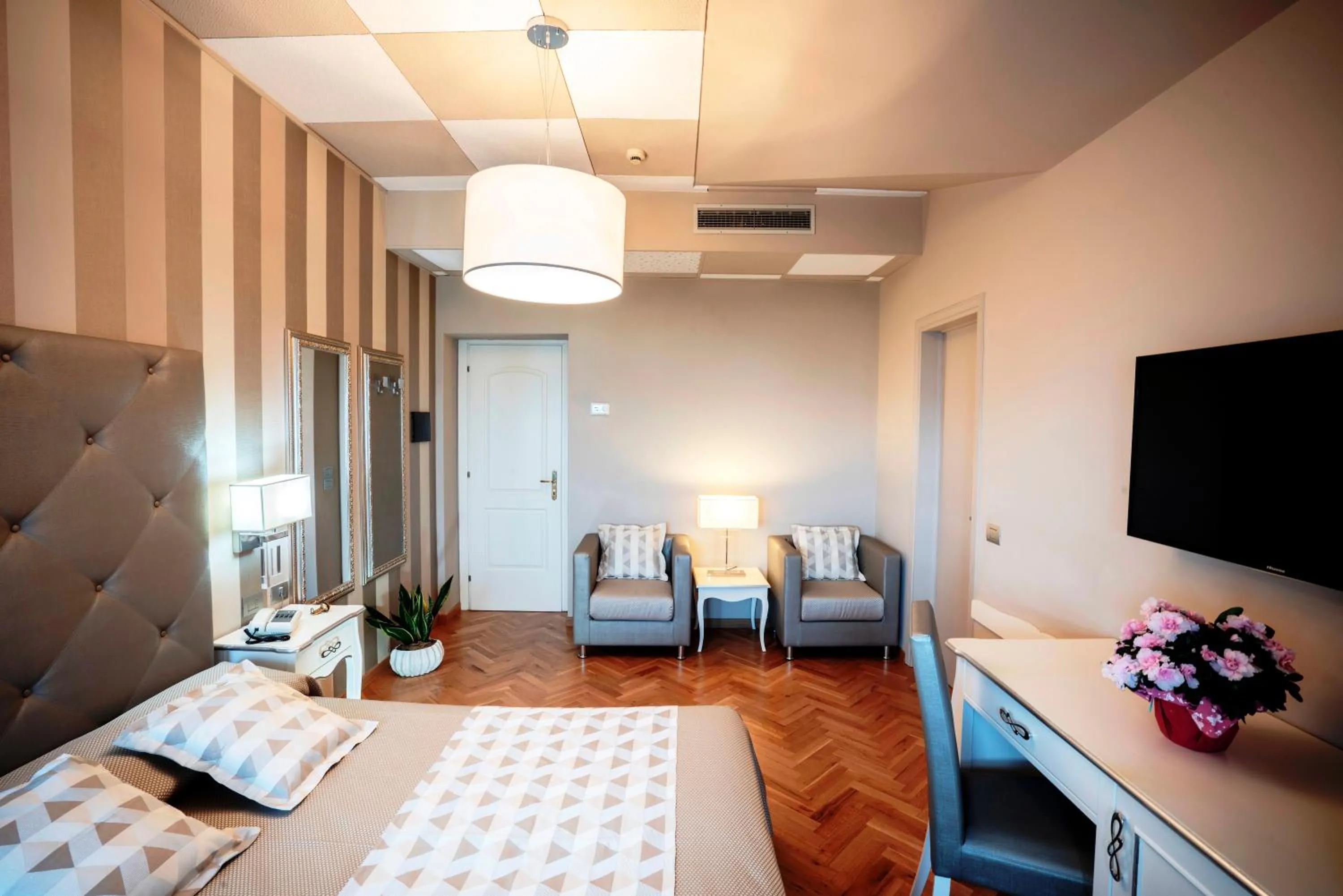 Bedroom, Bed in Hotel Bellevue