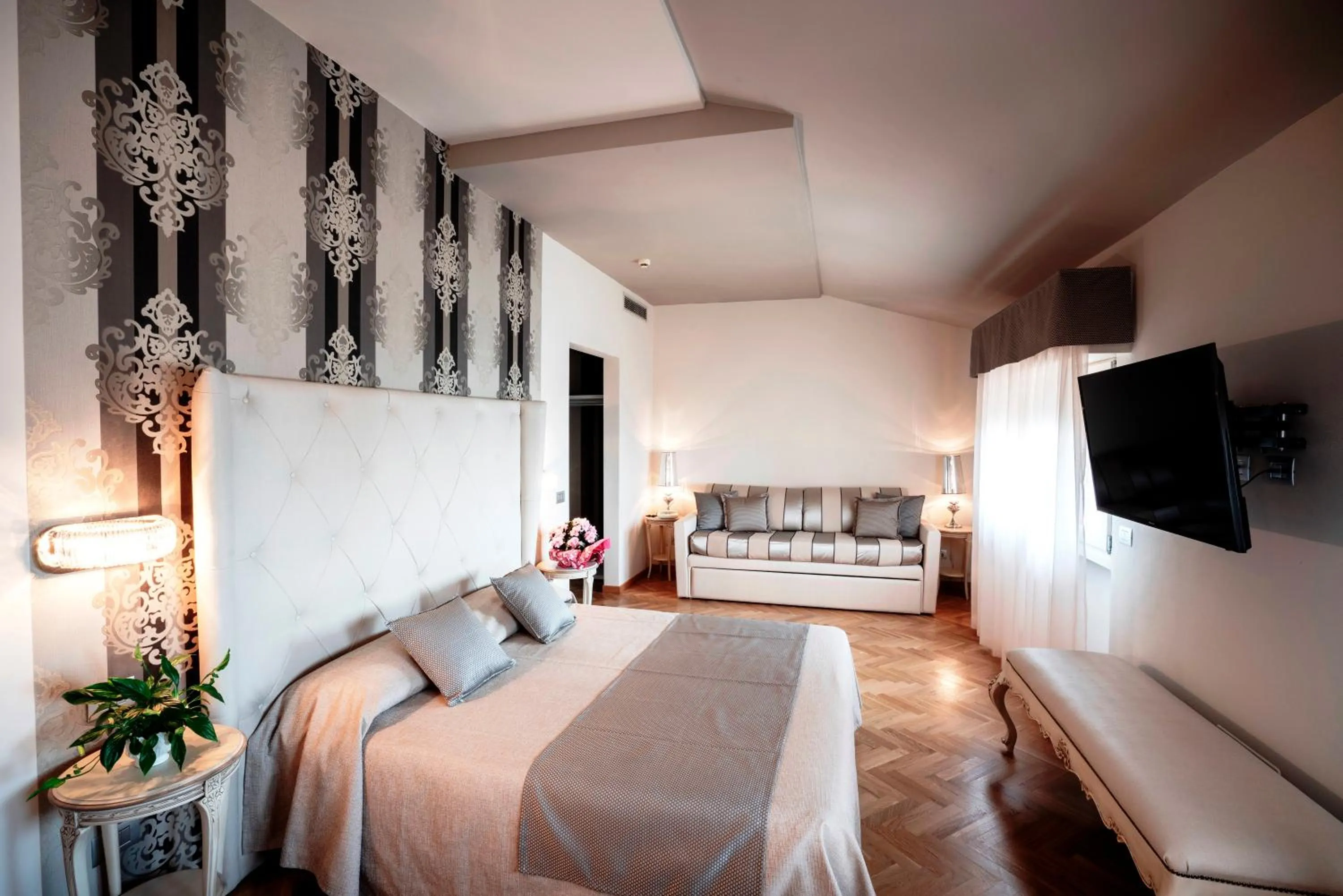 Bedroom, Bed in Hotel Bellevue