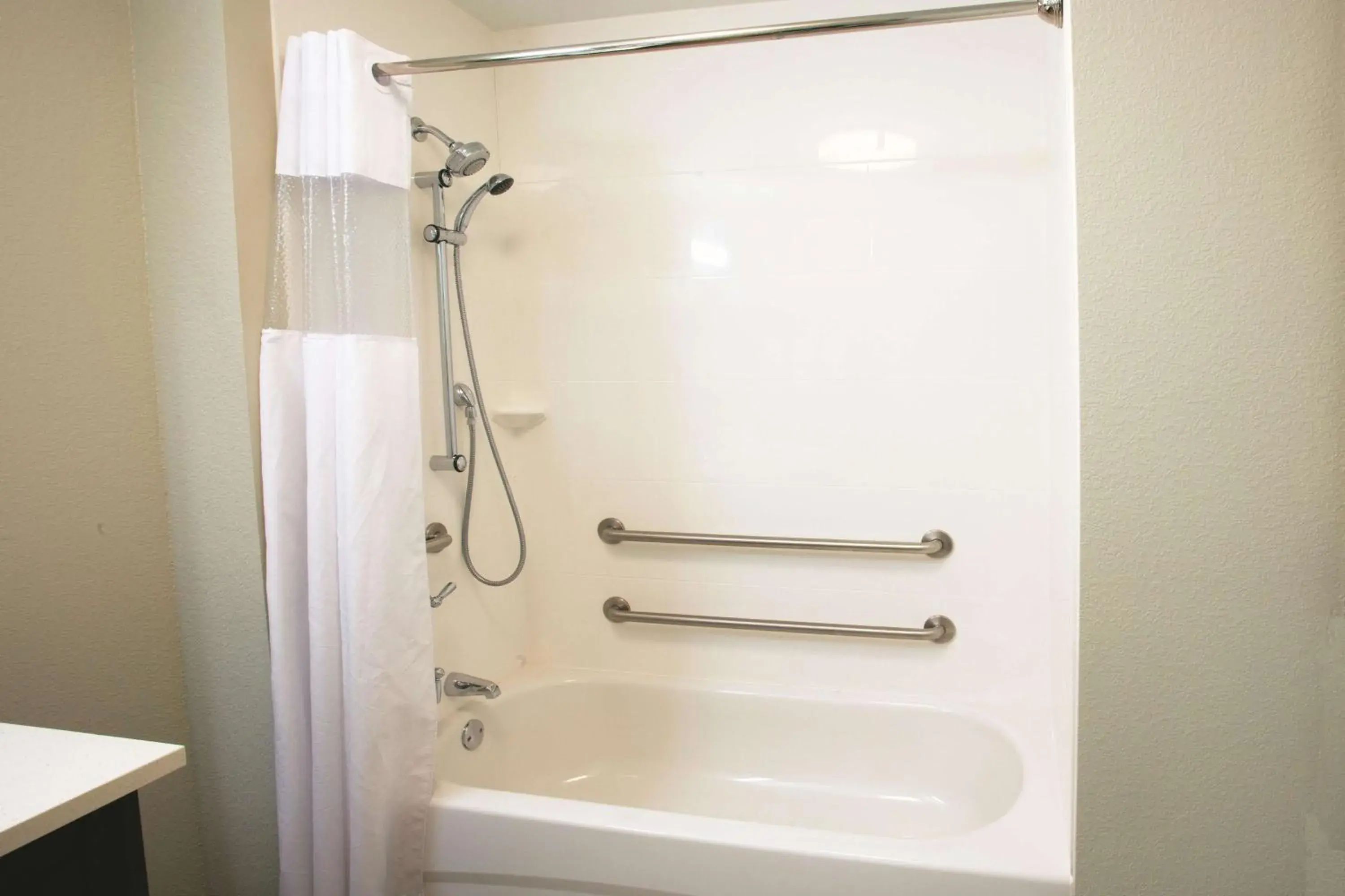 Queen Room with Two Queen Beds and Bathtub with Grab Bars - Non-Smoking/Mobility Accessible in La Quinta by Wyndham Duluth Queen Room with Two Queen Beds and Bathtub with Grab Bars - Non-Smoking/Mobility Accessible in La Quinta by Wyndham Duluth