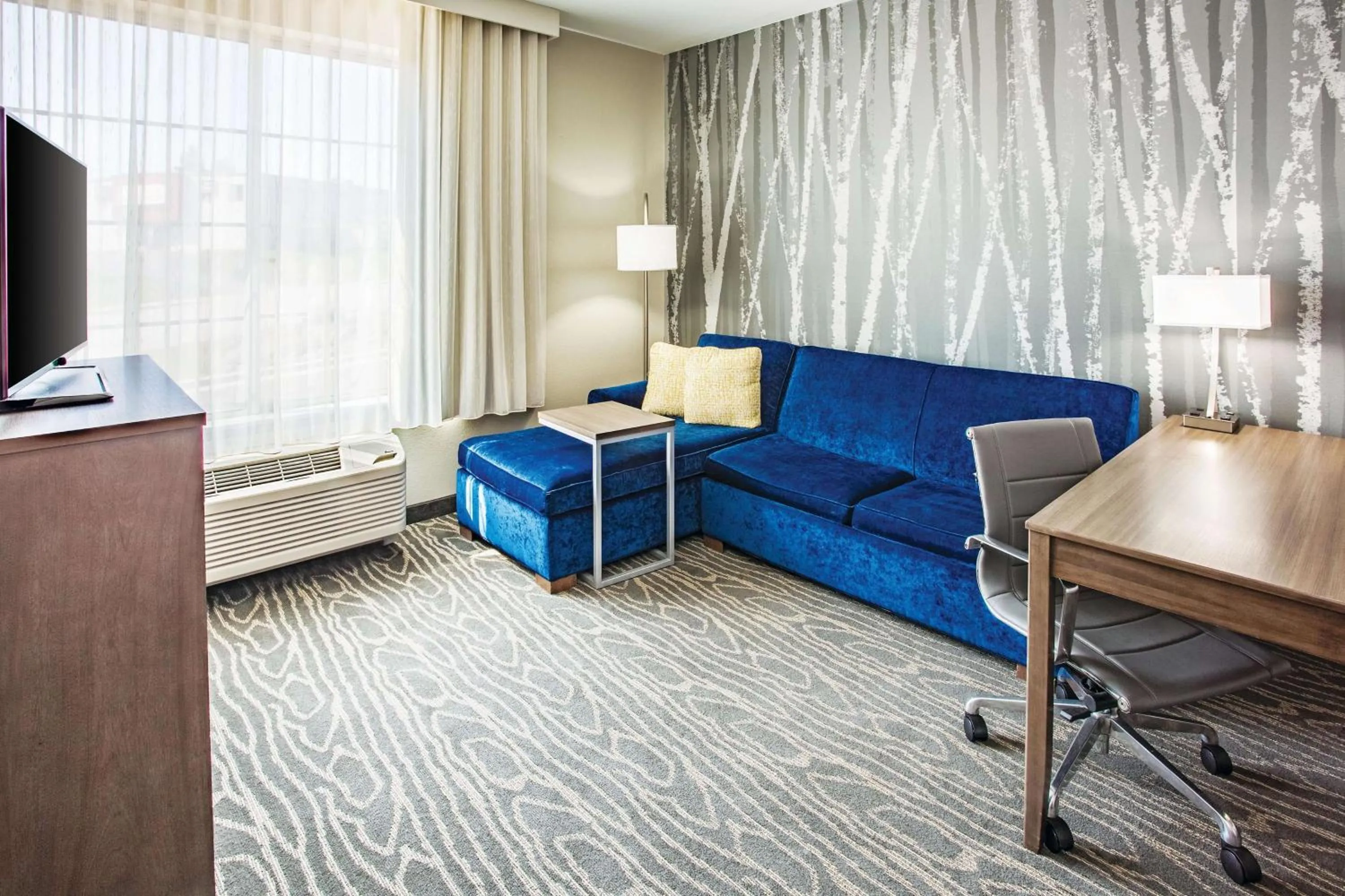 Photo of the whole room in La Quinta by Wyndham Duluth