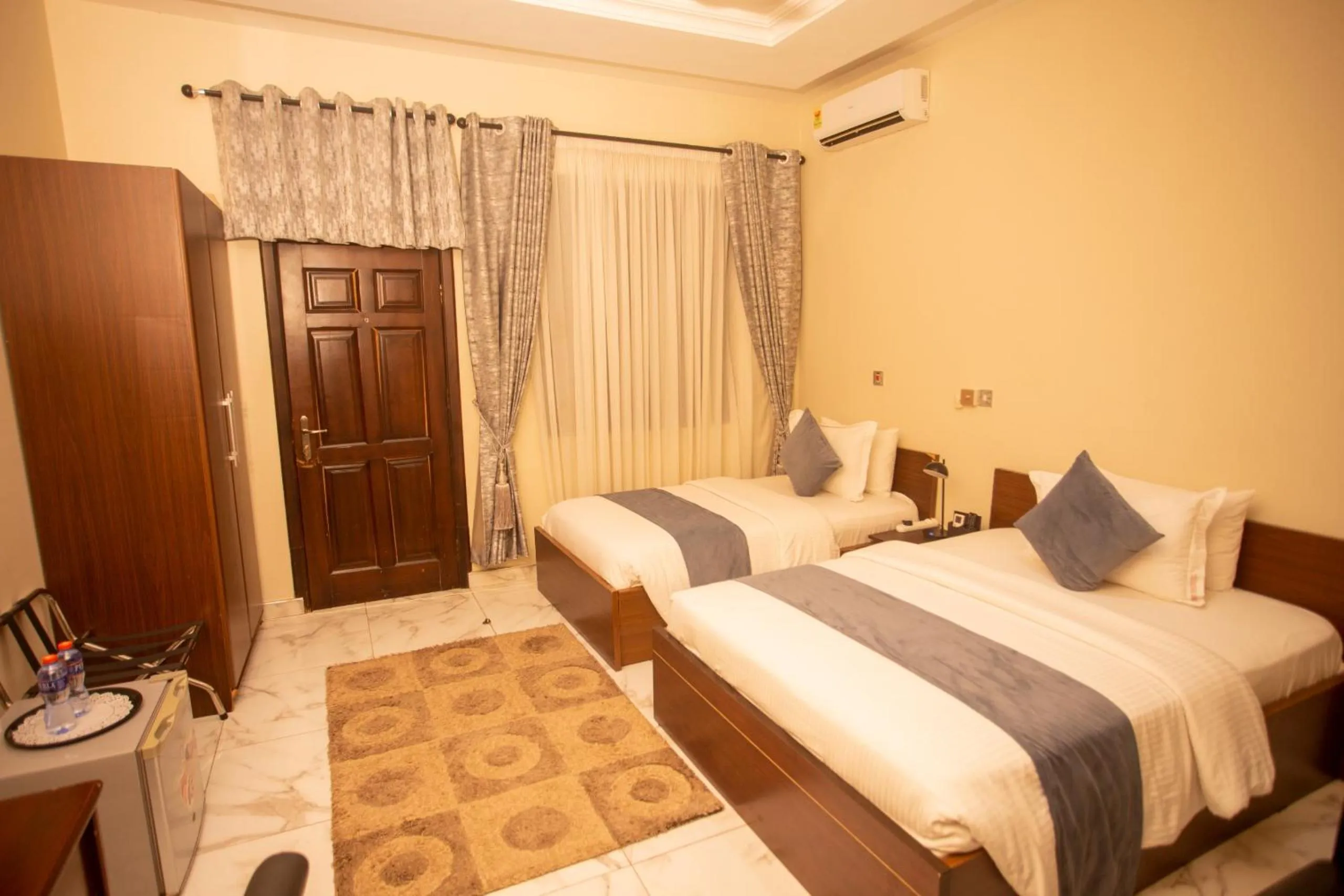 Bedroom, Bed in Parkview Hotel